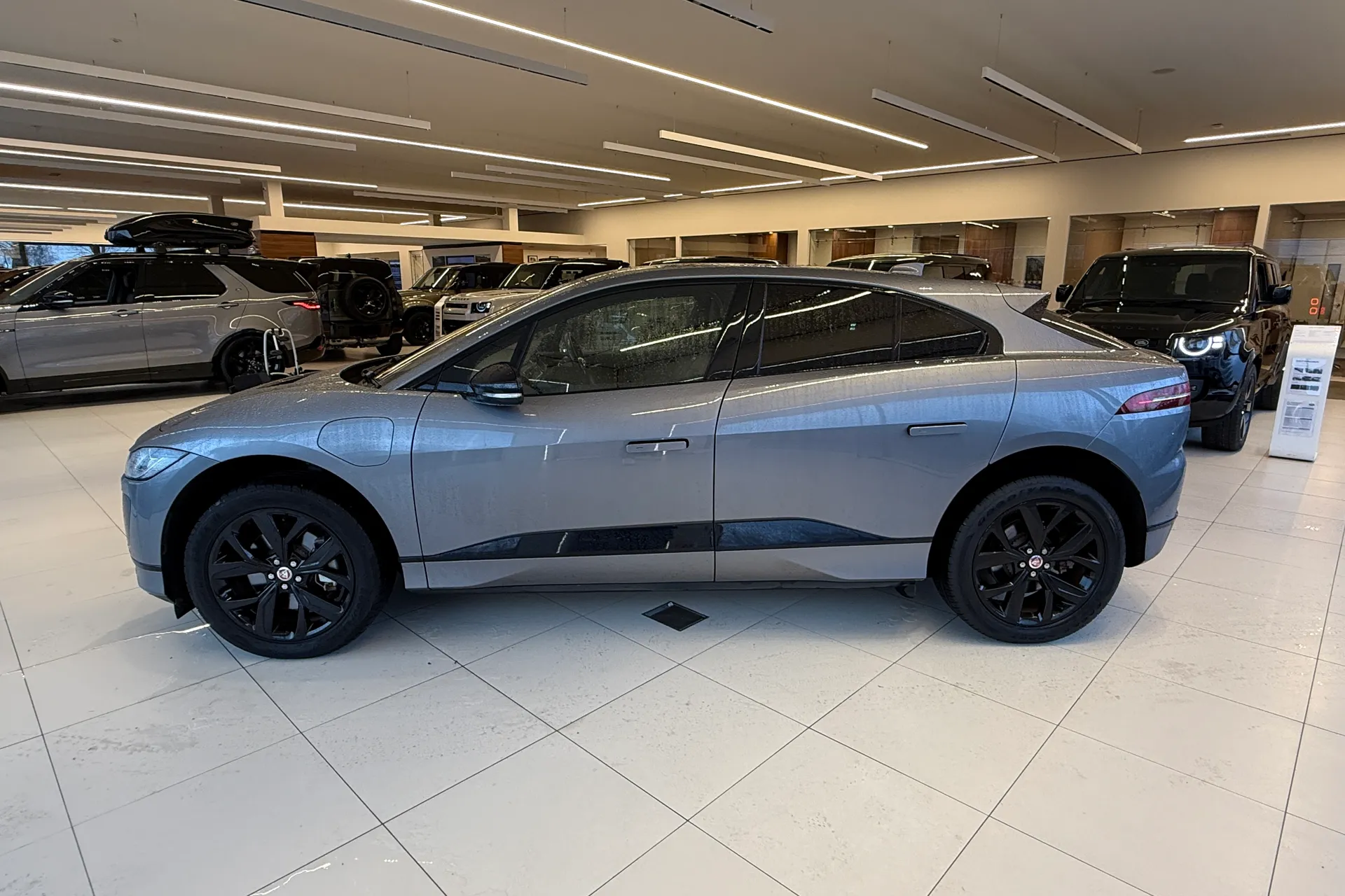 Jaguar I-PACE thumbnail image number 2