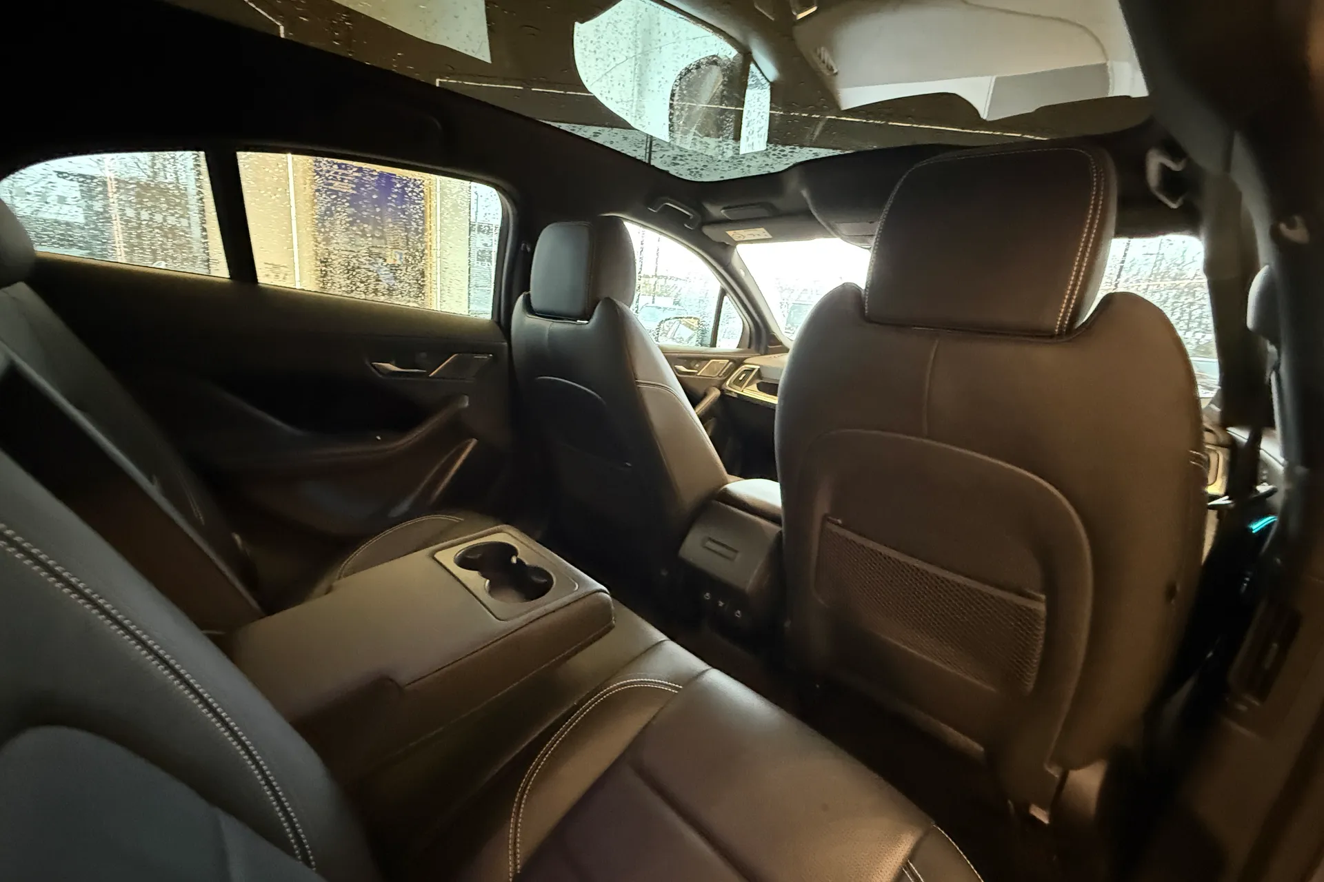 Jaguar I-PACE thumbnail image number 36