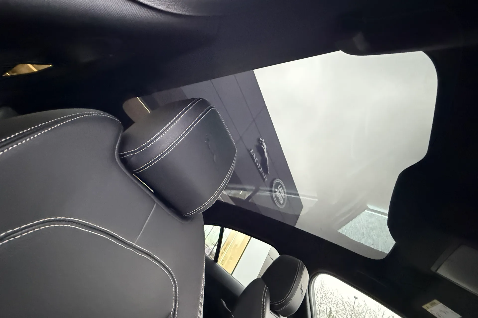 Jaguar I-PACE thumbnail image number 34