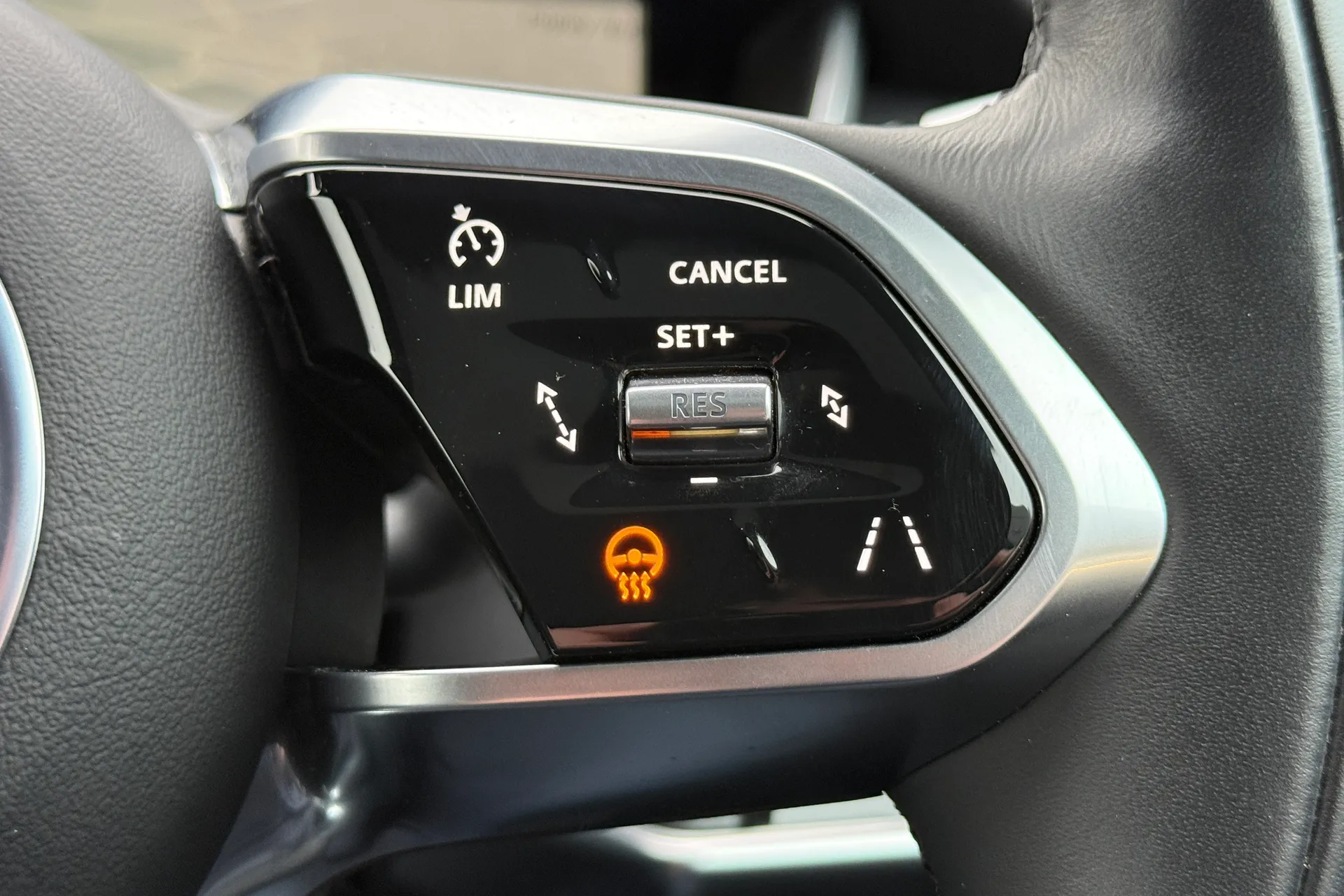 Jaguar I-PACE thumbnail image number 27