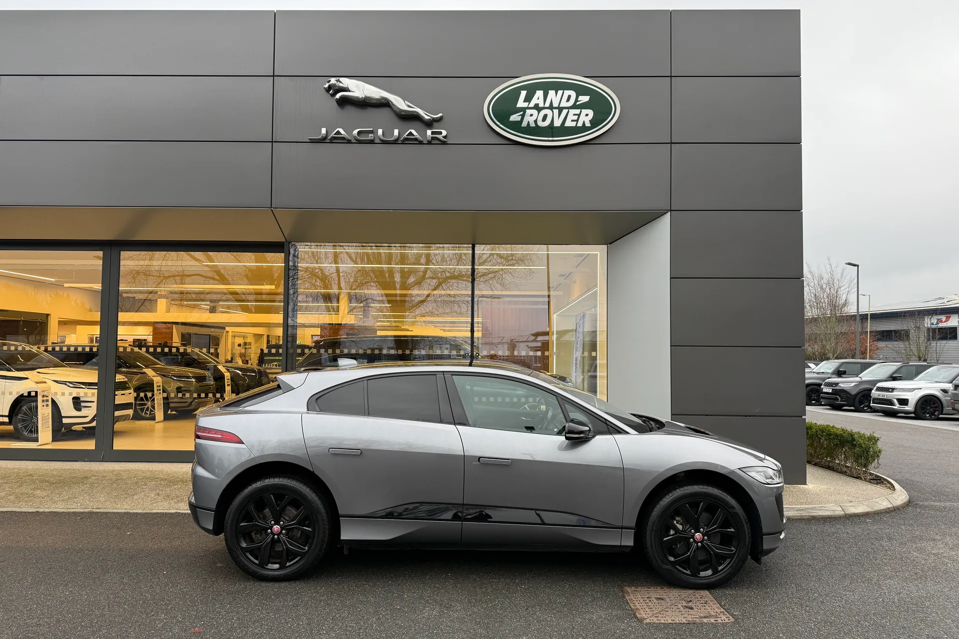 Jaguar I-PACE thumbnail image number 2