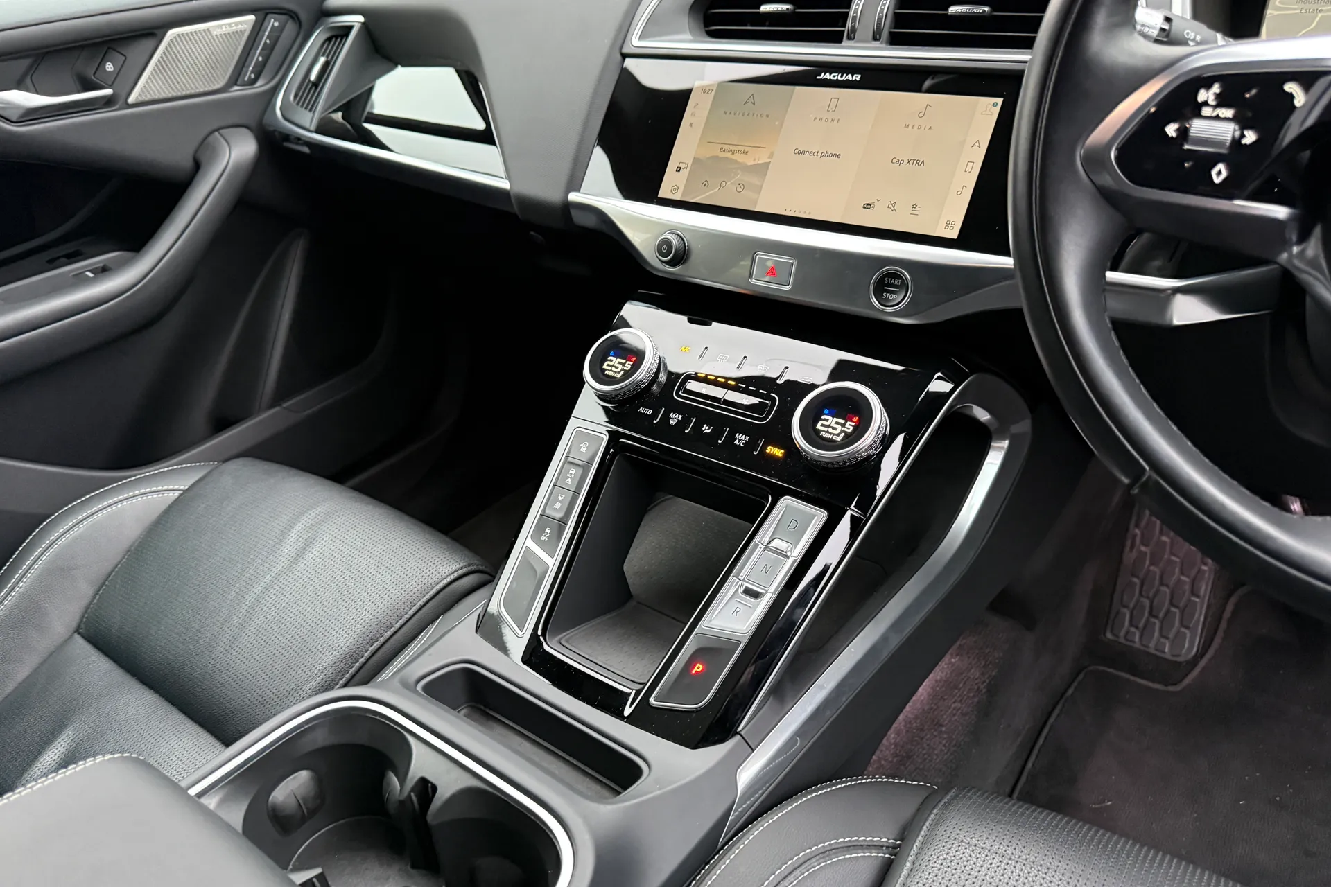 Jaguar I-PACE thumbnail image number 19