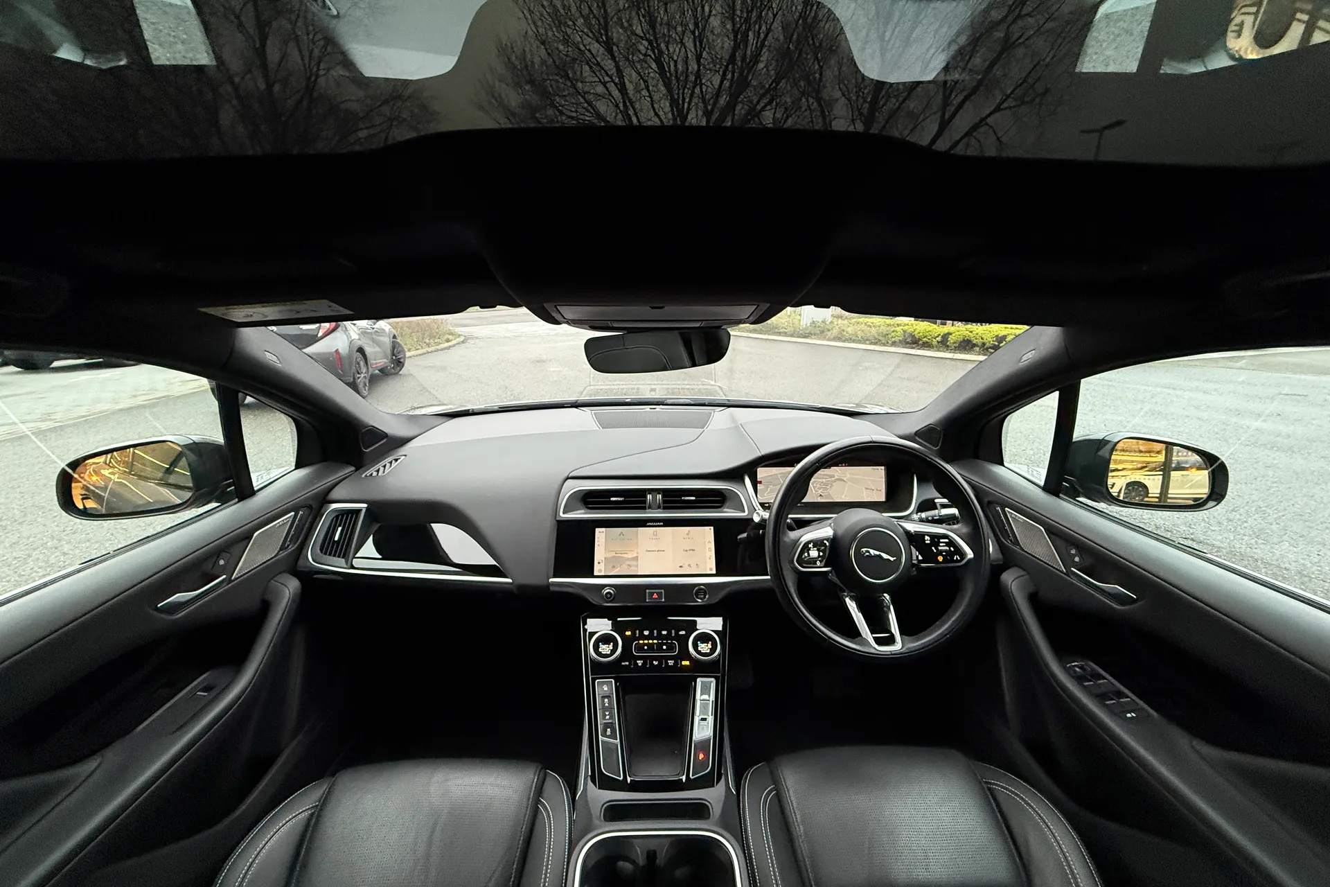 Jaguar I-PACE thumbnail image number 3