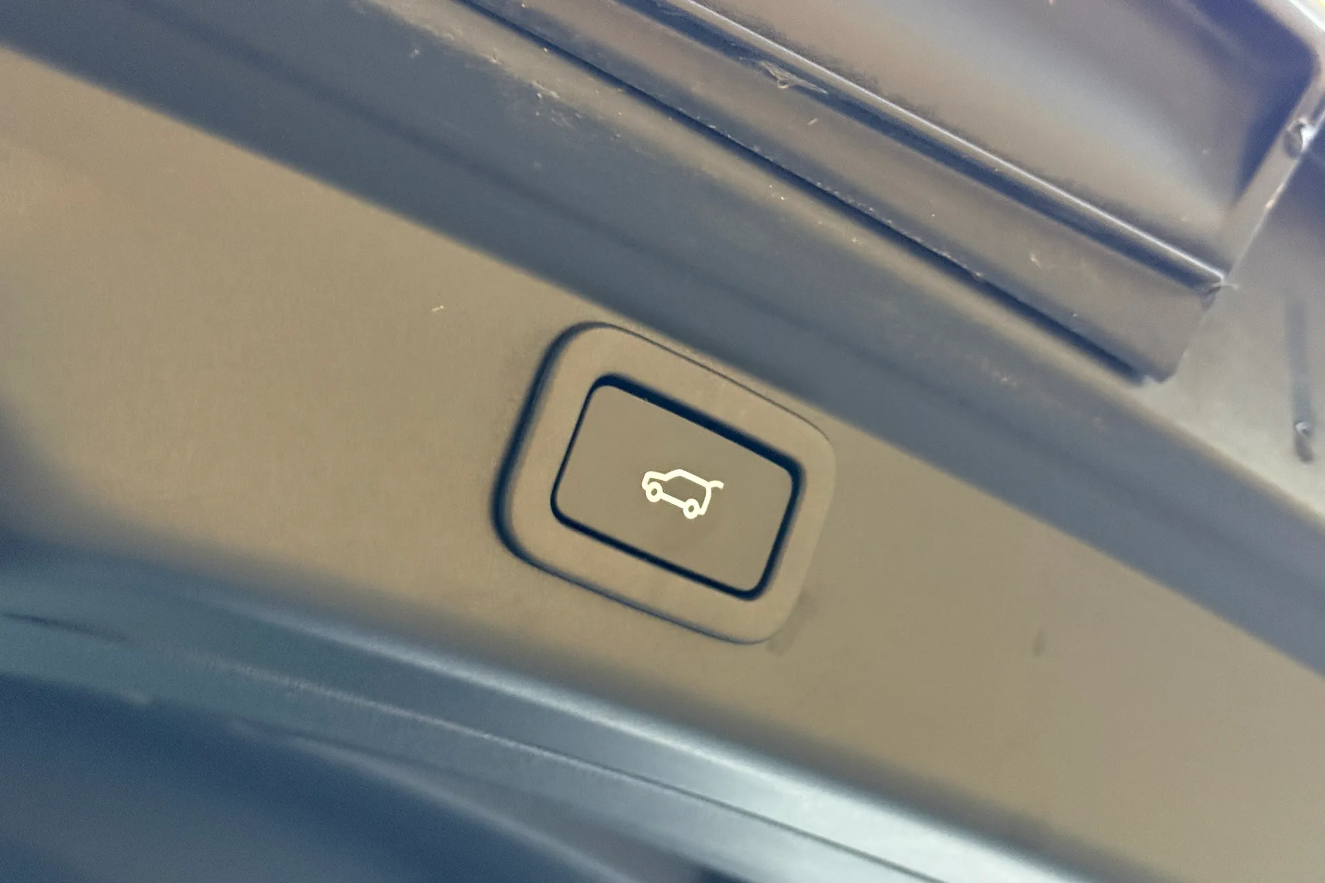 Jaguar I-PACE thumbnail image number 39