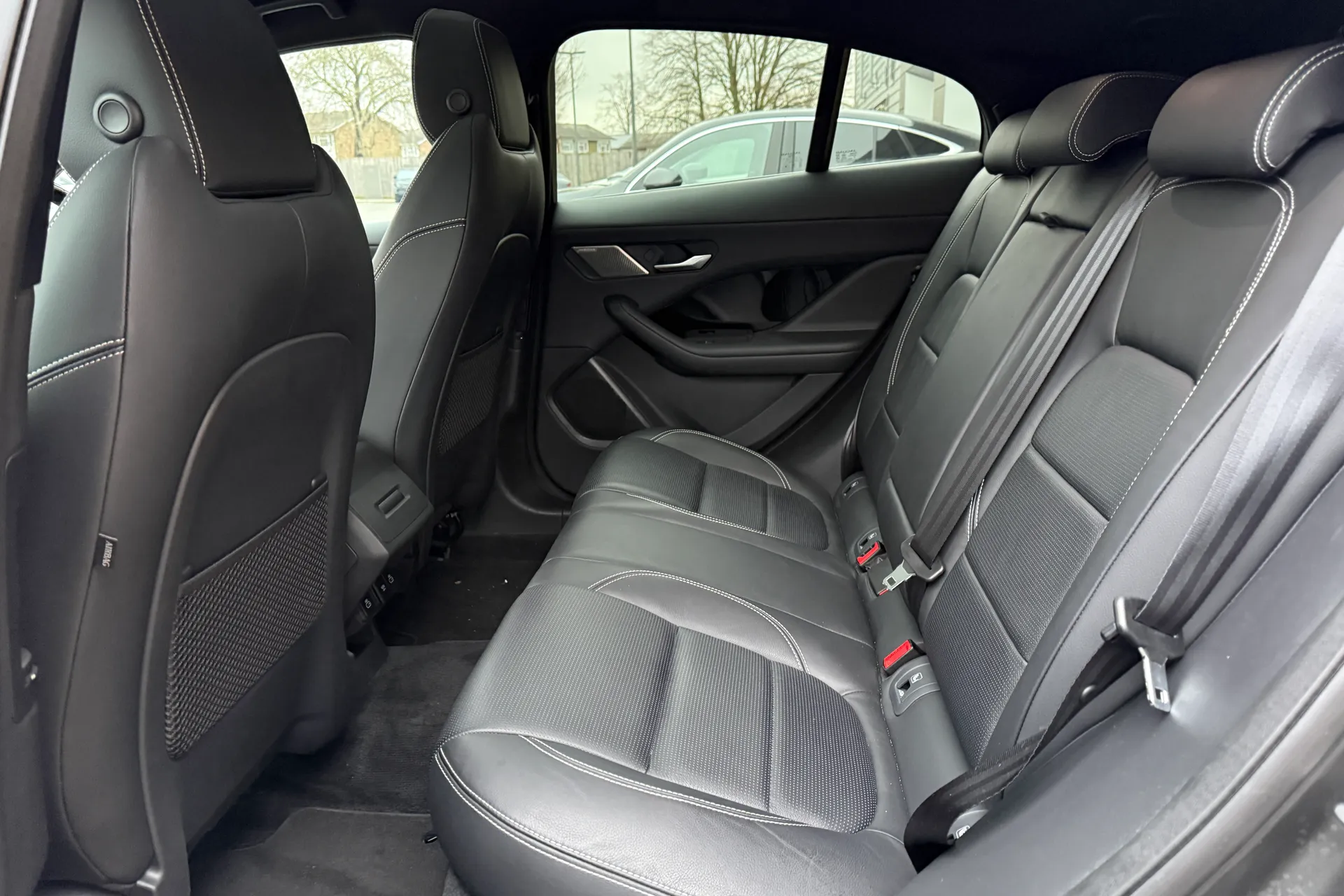 Jaguar I-PACE thumbnail image number 46