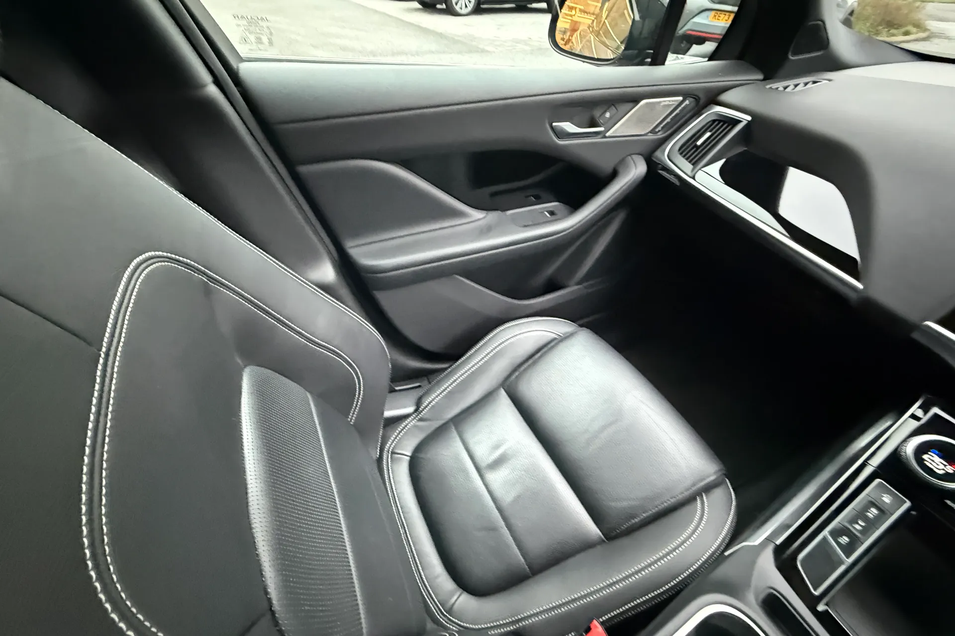 Jaguar I-PACE thumbnail image number 13