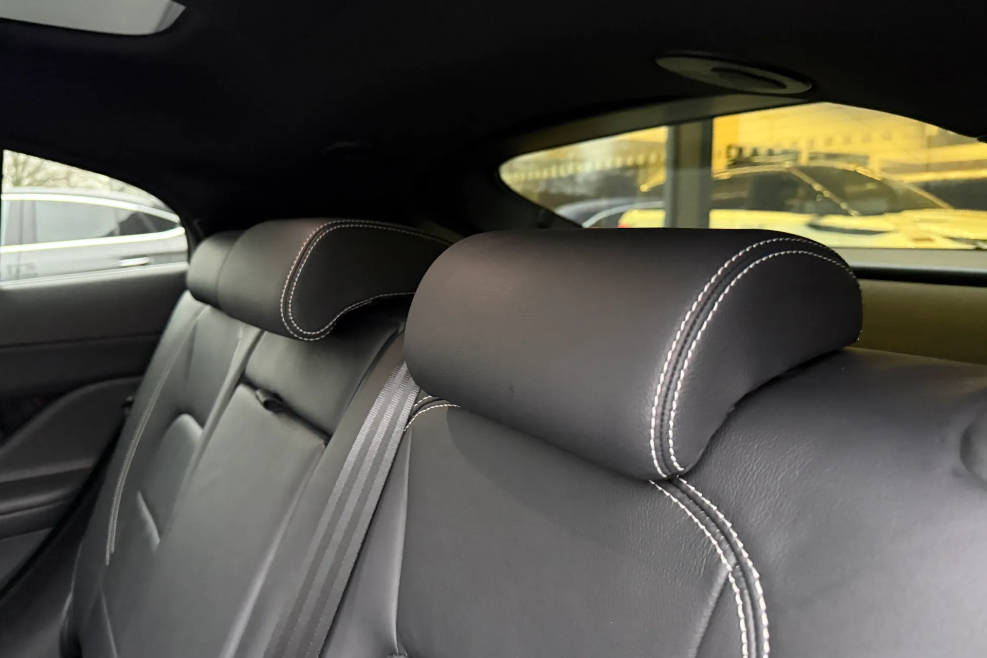 Jaguar I-PACE thumbnail image number 47