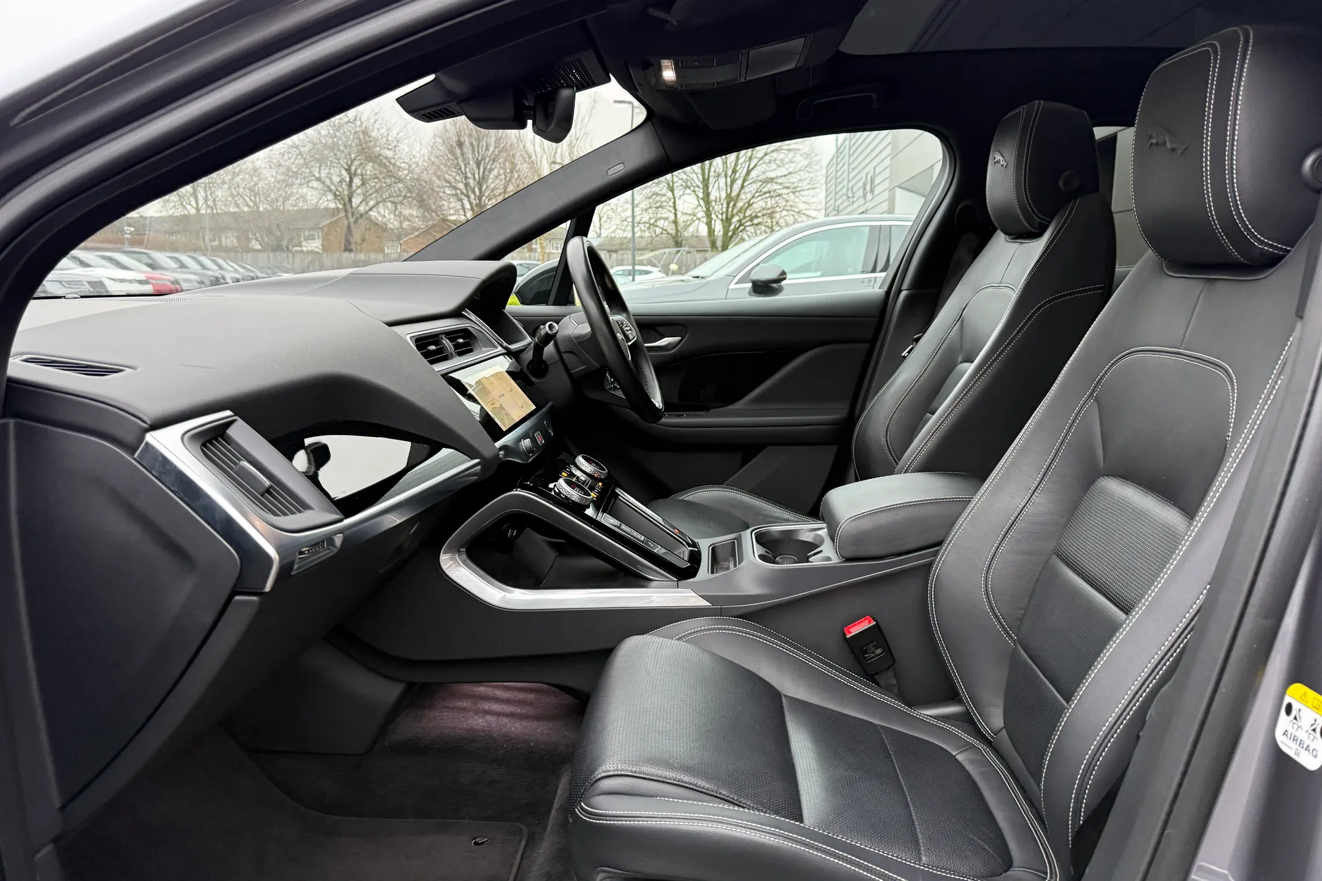 Jaguar I-PACE thumbnail image number 10