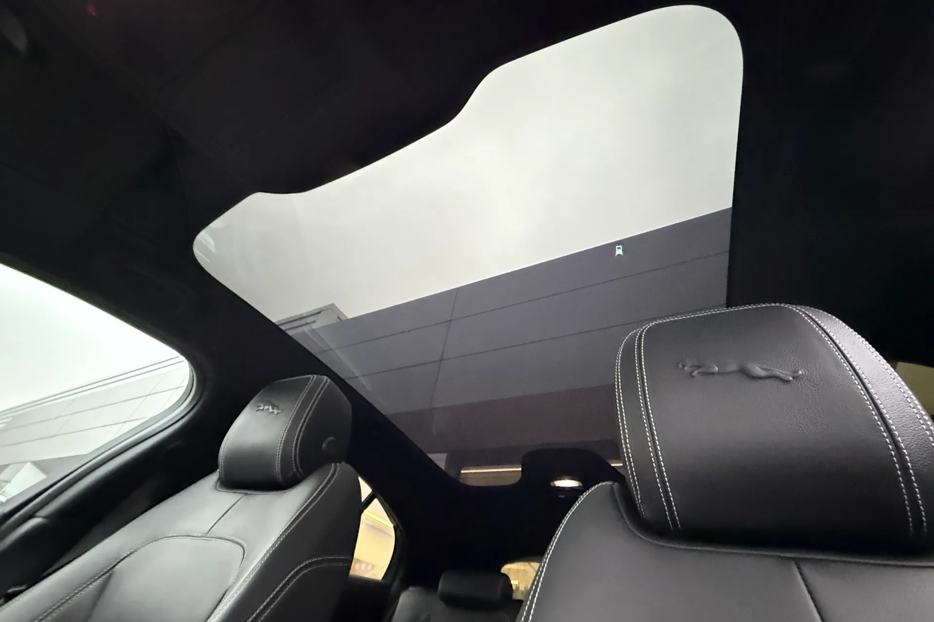 Jaguar I-PACE thumbnail image number 5