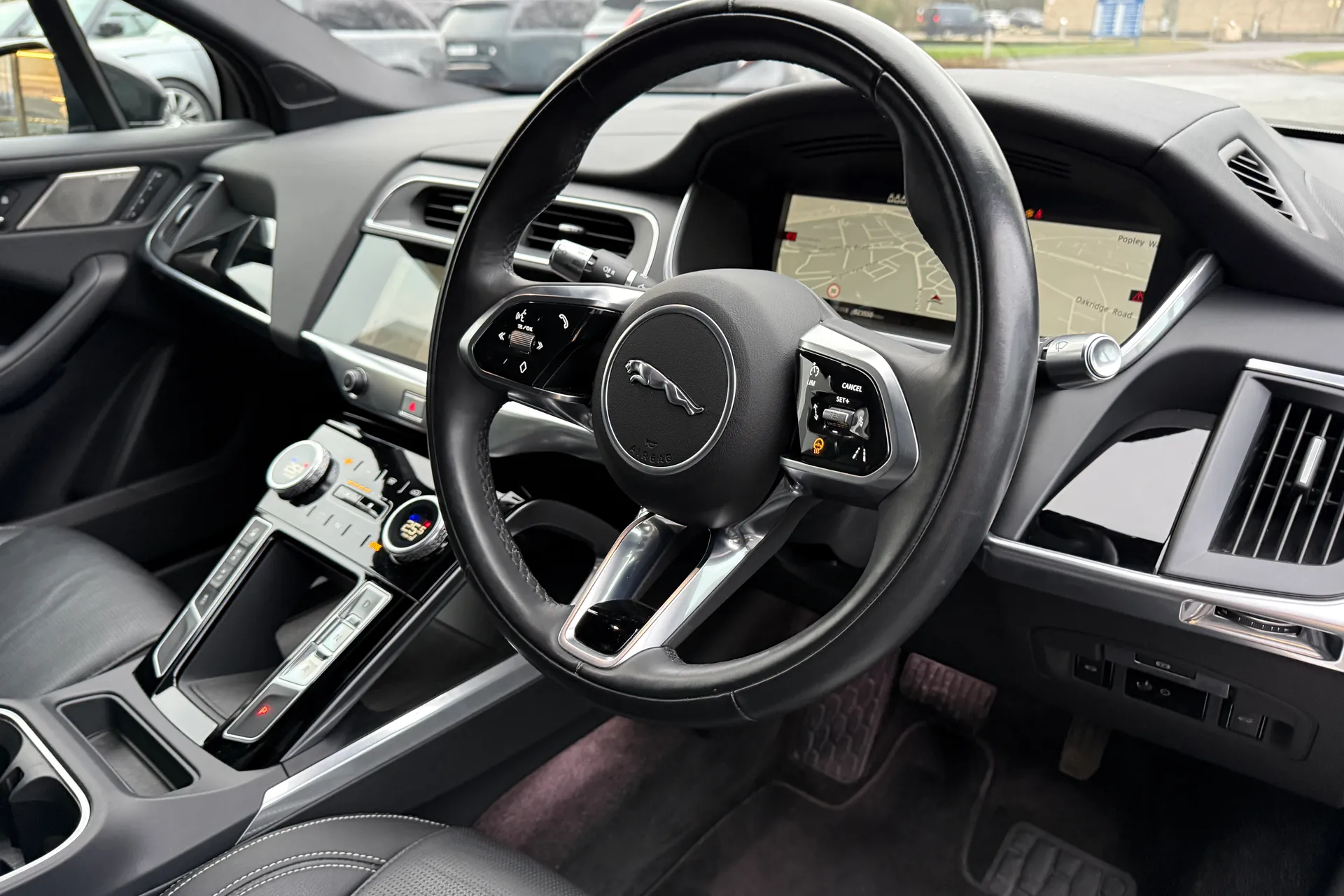 Jaguar I-PACE thumbnail image number 30