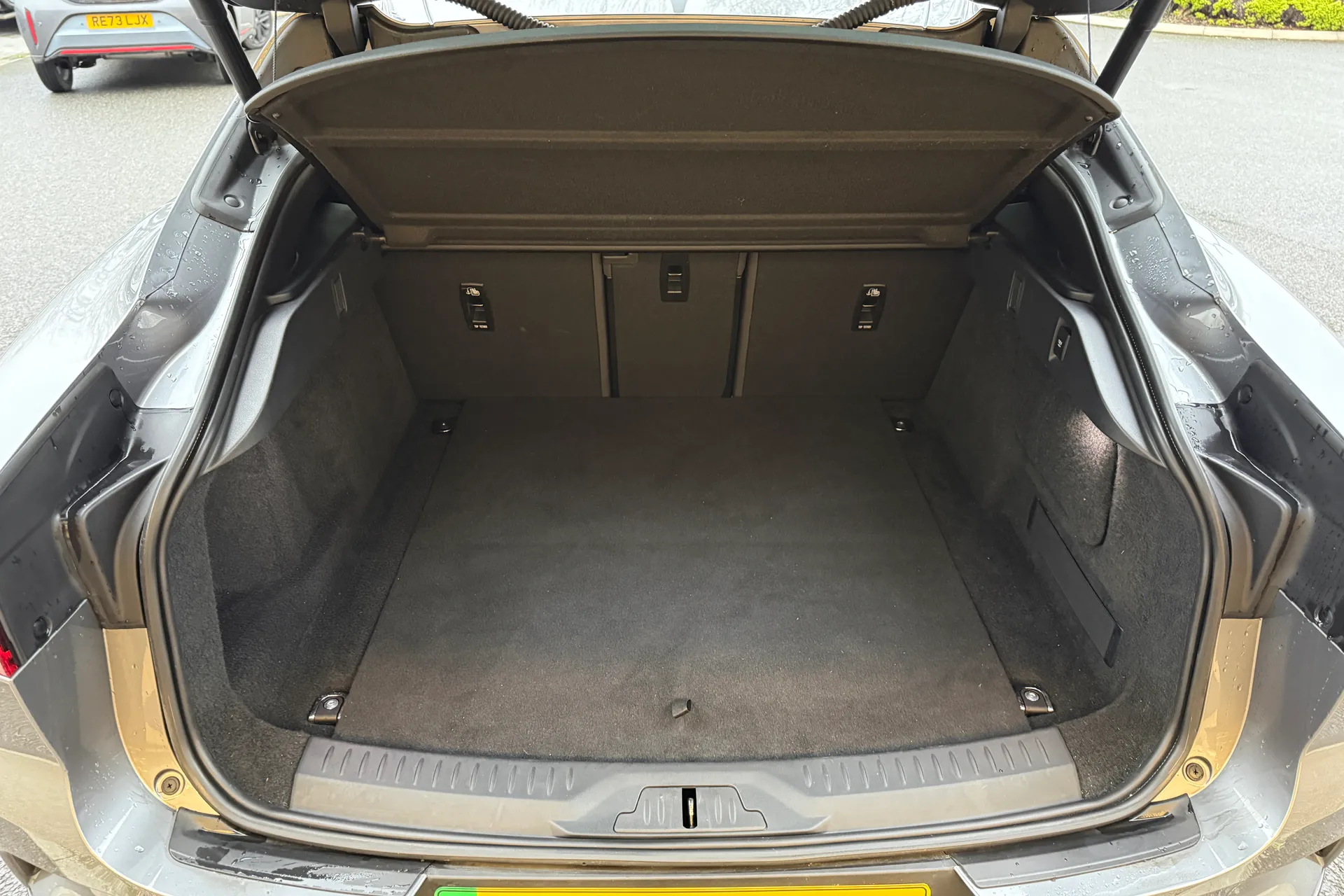 Jaguar I-PACE thumbnail image number 37