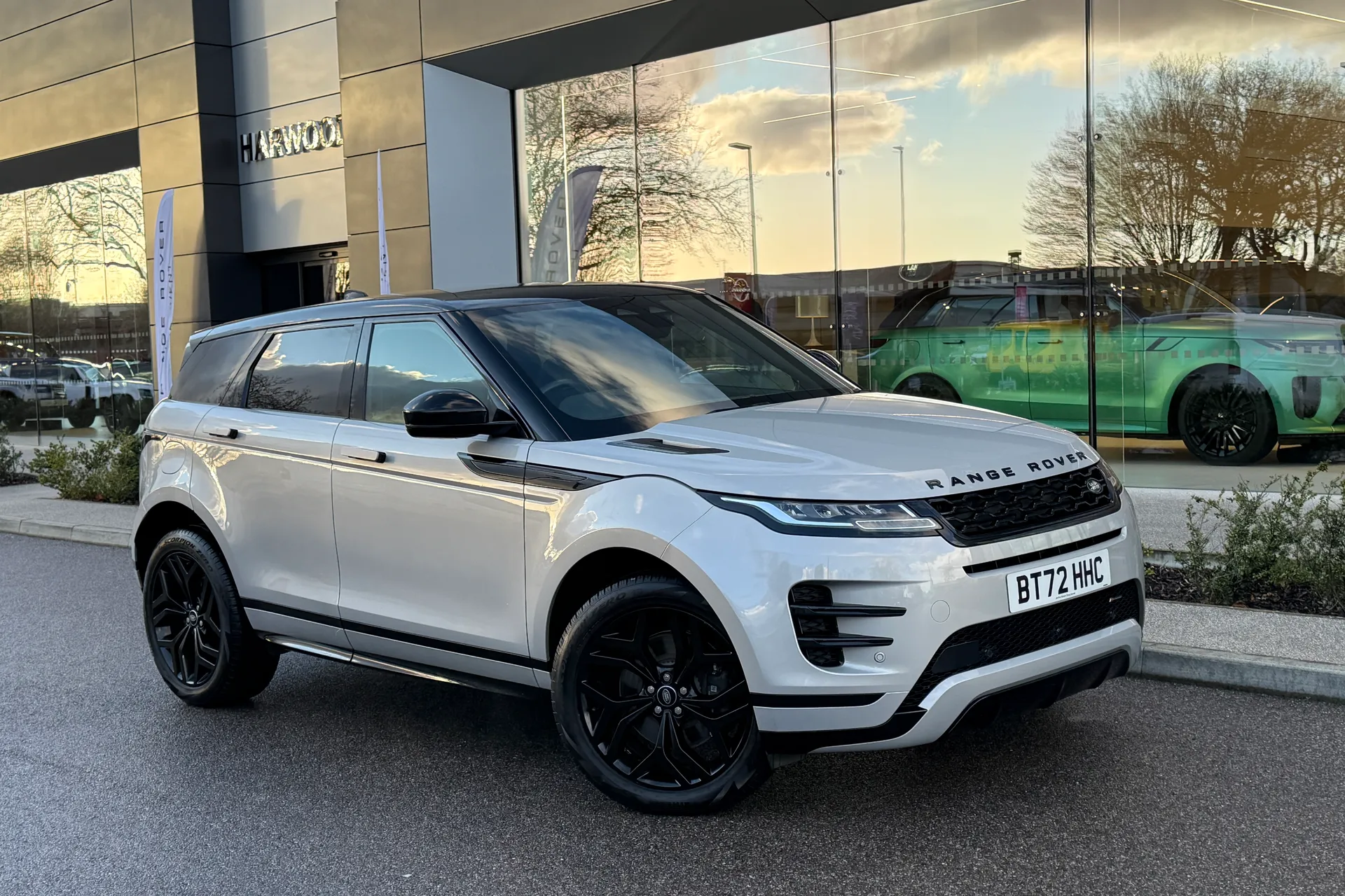 LAND ROVER RANGE ROVER EVOQUE focused image