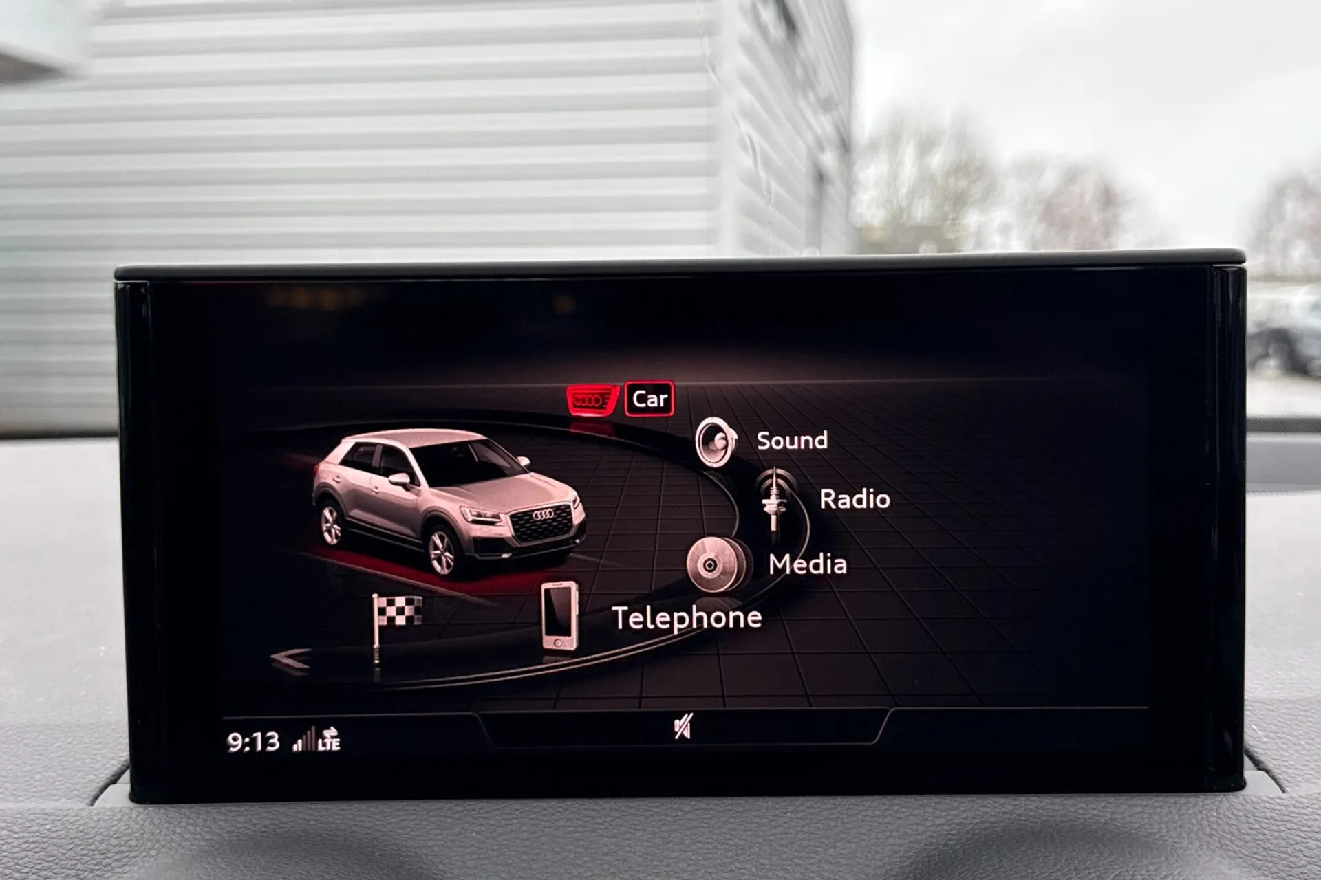 Audi Q2 thumbnail image number 16