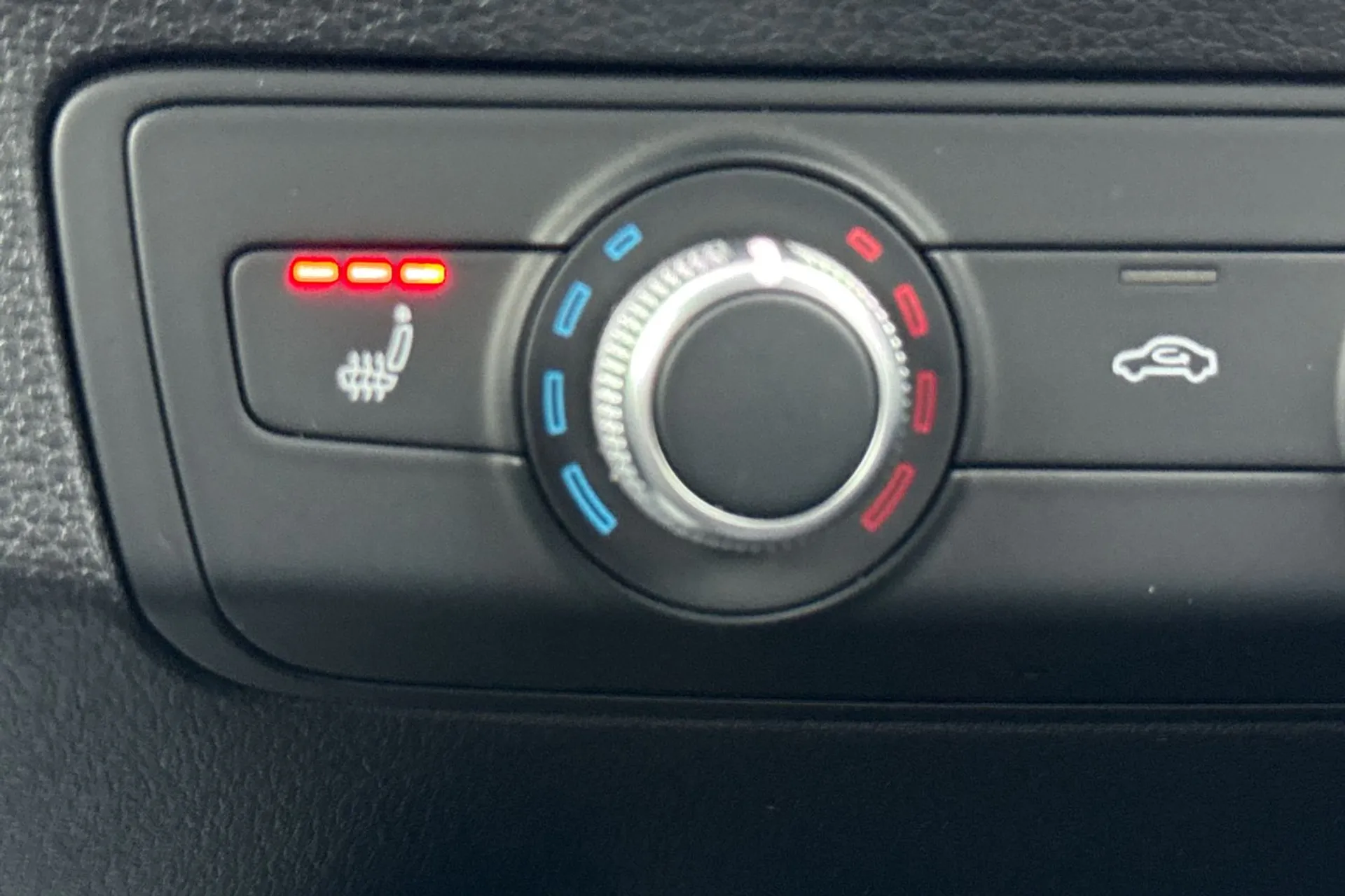 Audi Q2 thumbnail image number 13