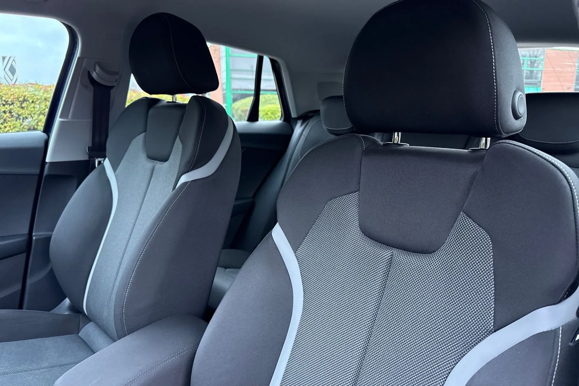 Audi Q2 thumbnail image number 14