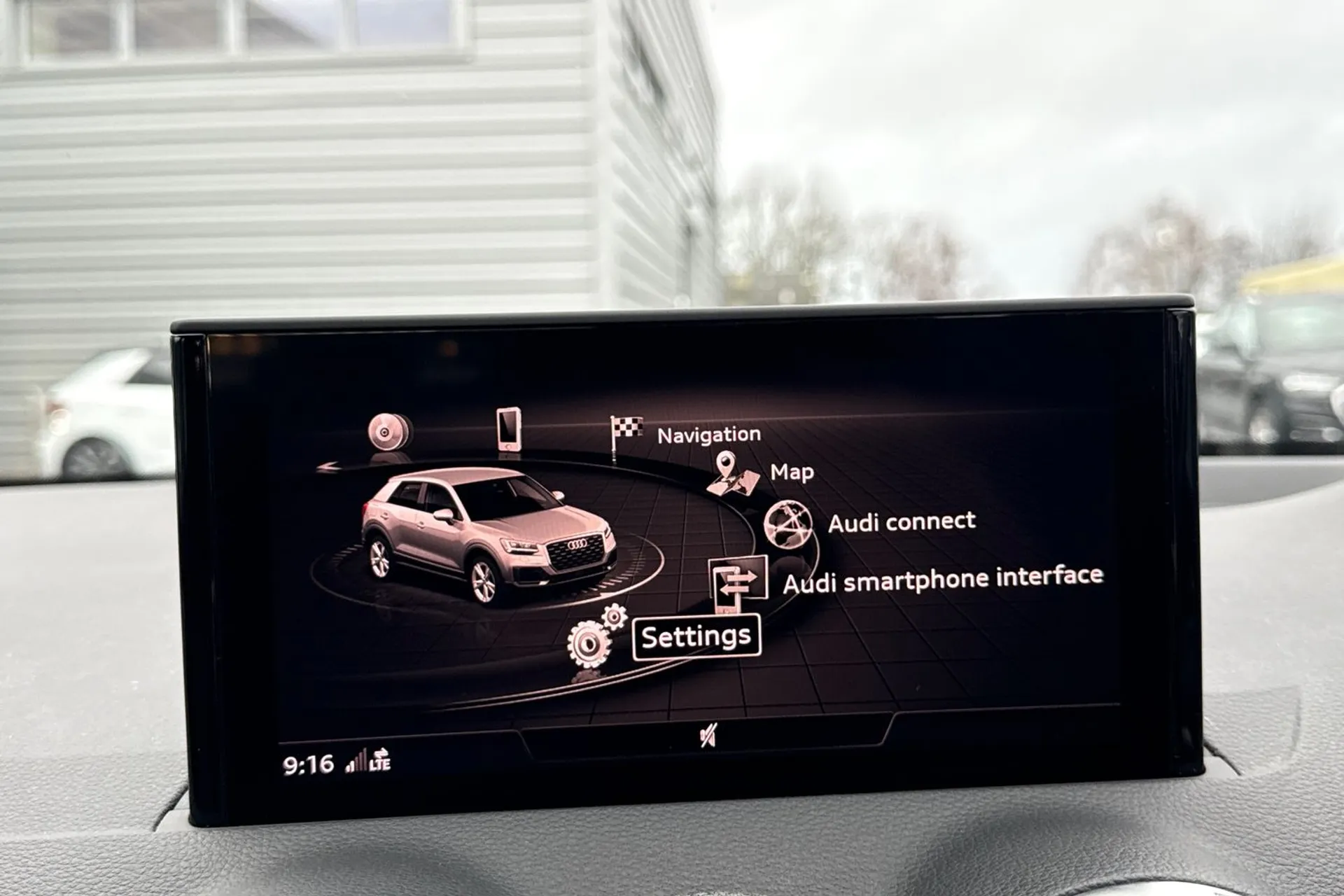 Audi Q2 thumbnail image number 23