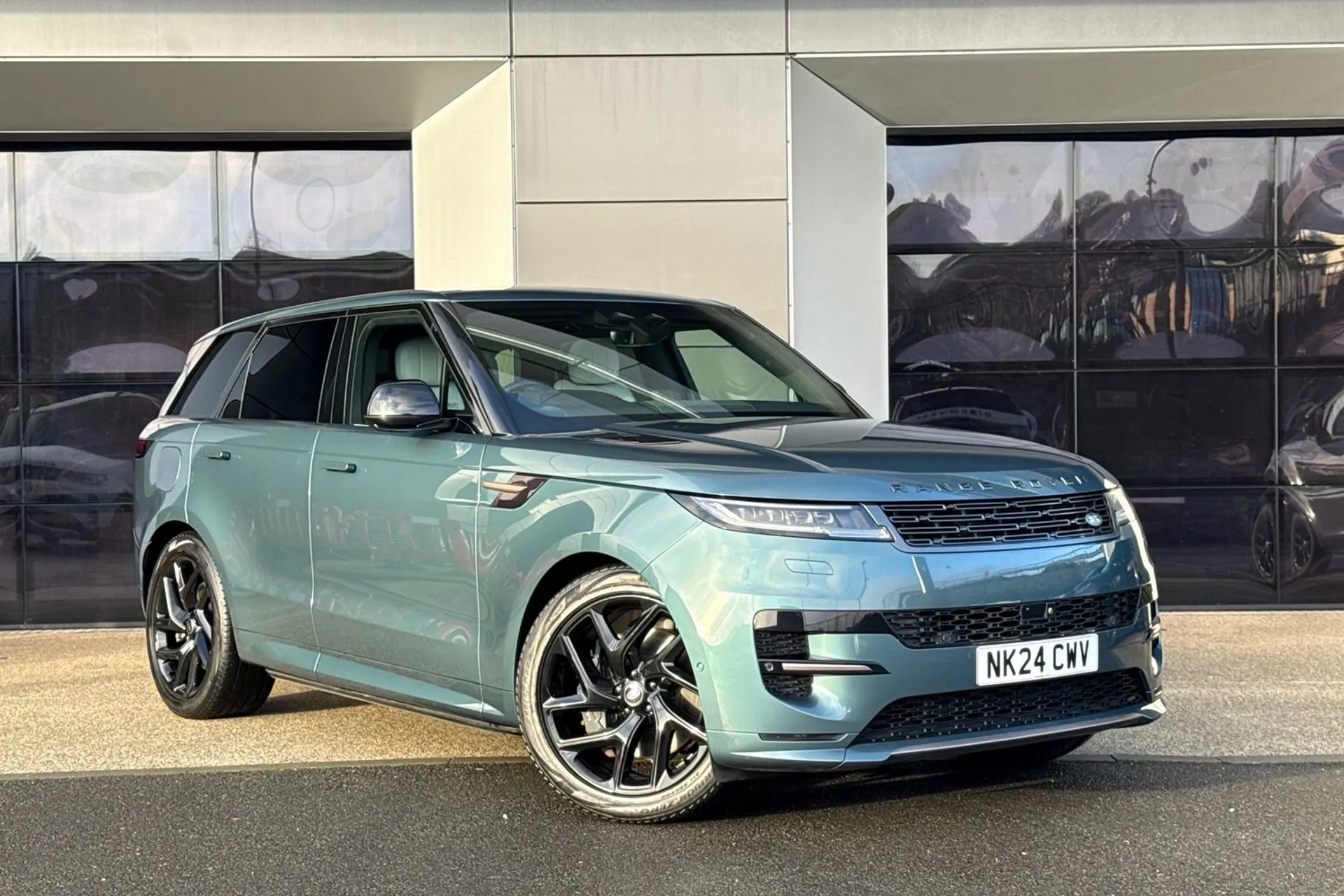 LAND ROVER RANGE ROVER SPORT focused image