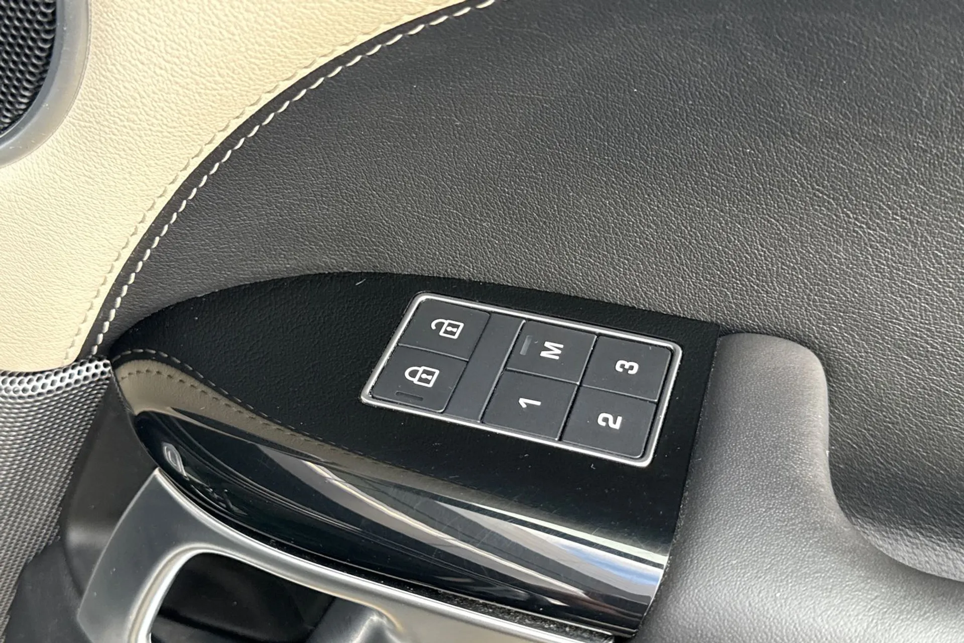 LAND ROVER RANGE ROVER SPORT thumbnail image number 19