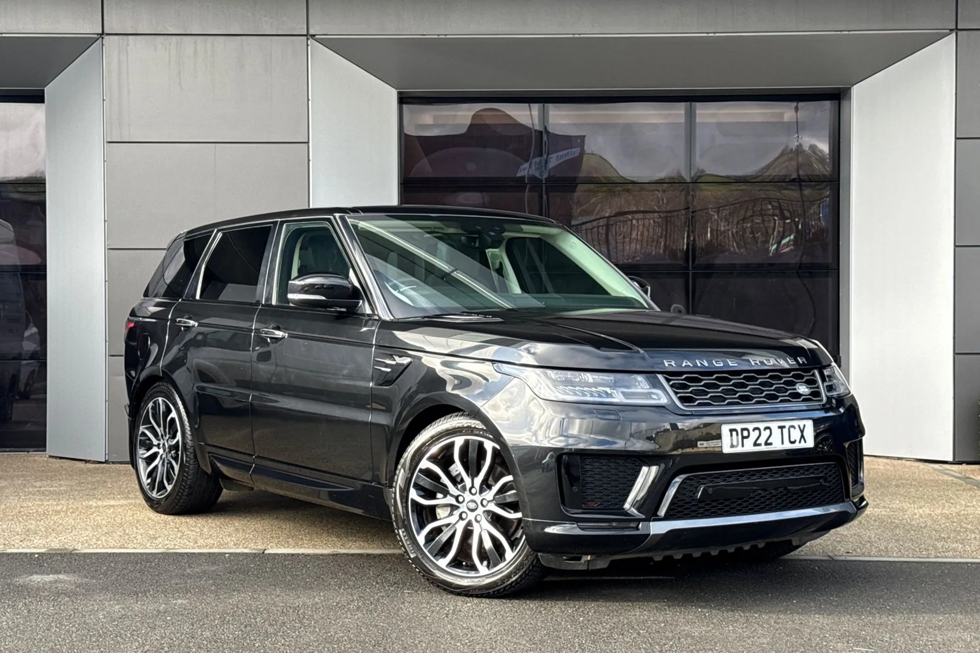 LAND ROVER RANGE ROVER SPORT focused image