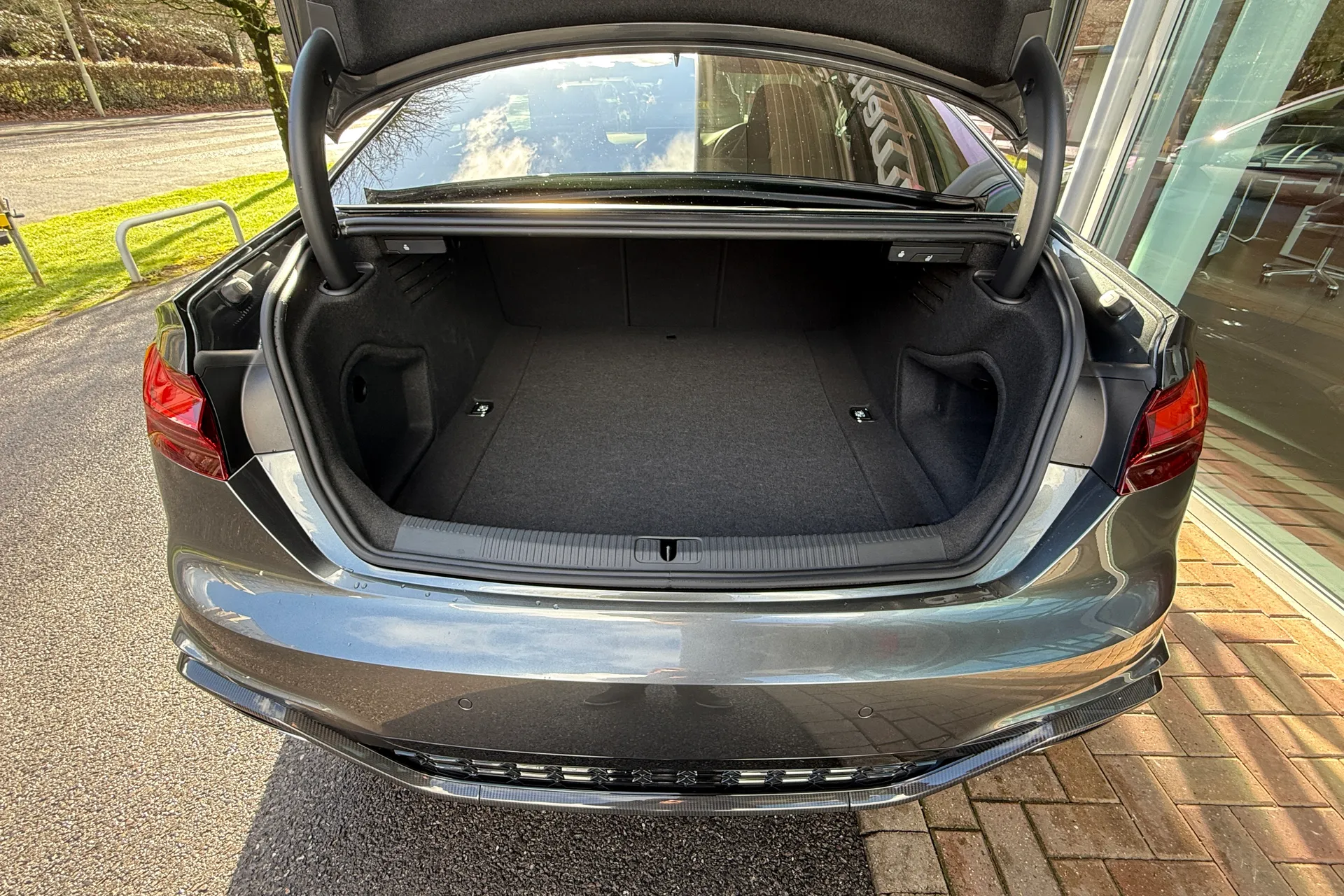 Audi RS5 thumbnail image number 64