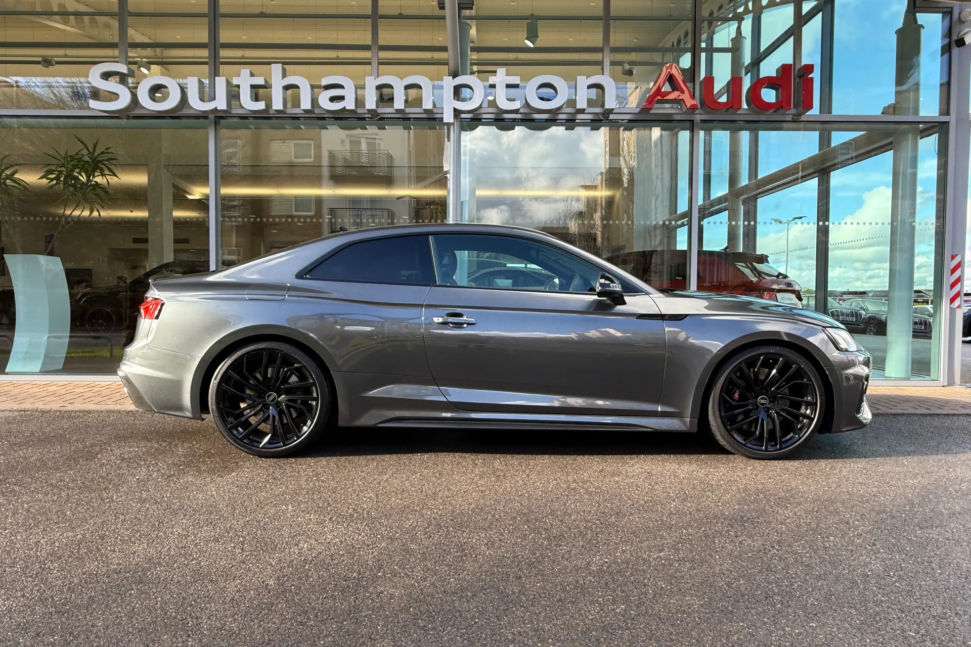 Audi RS5 thumbnail image number 2