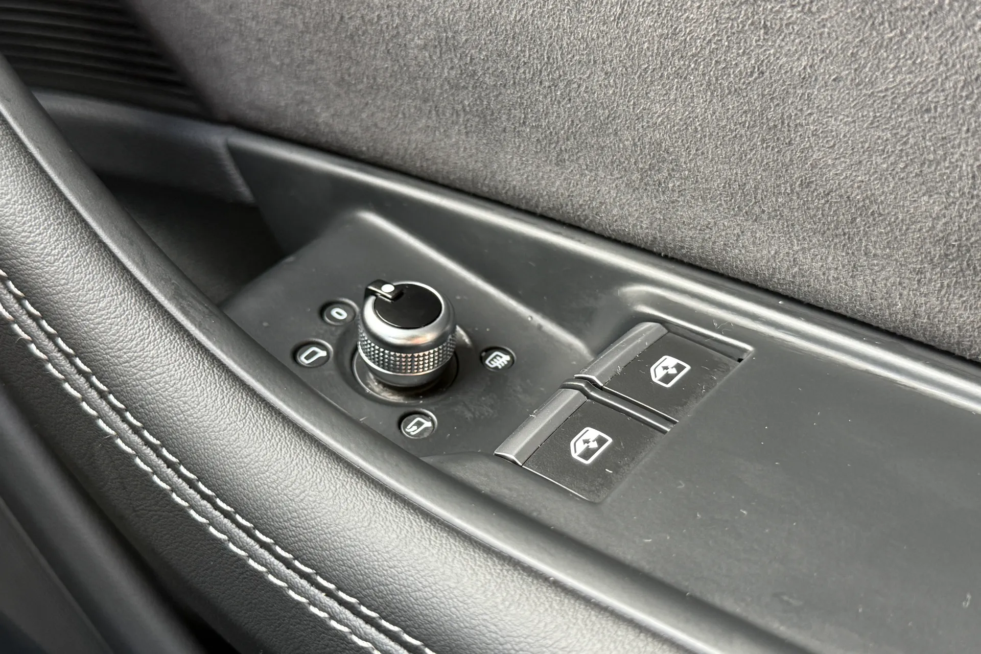 Audi RS5 thumbnail image number 28