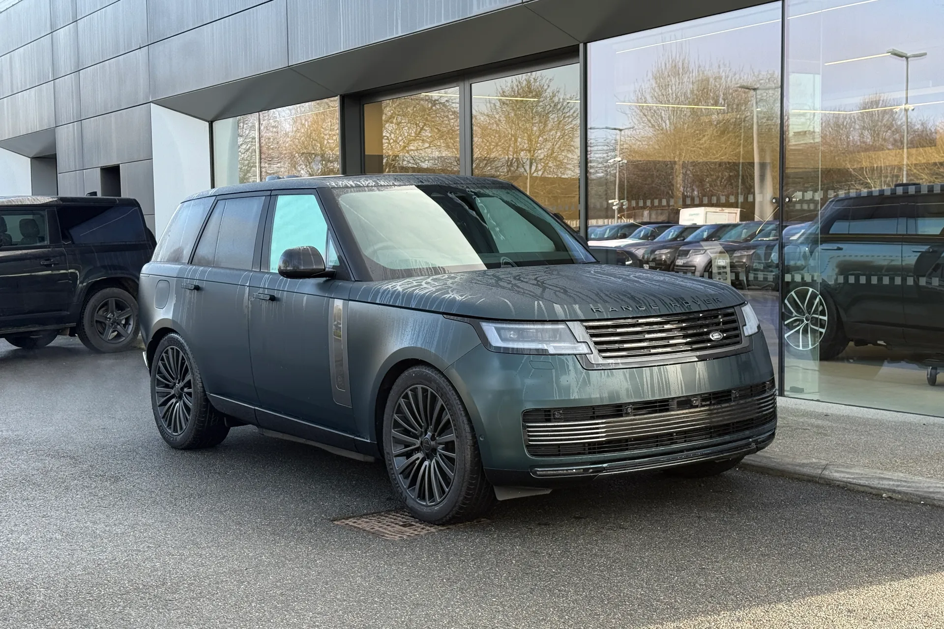 LAND ROVER RANGE ROVER focused image