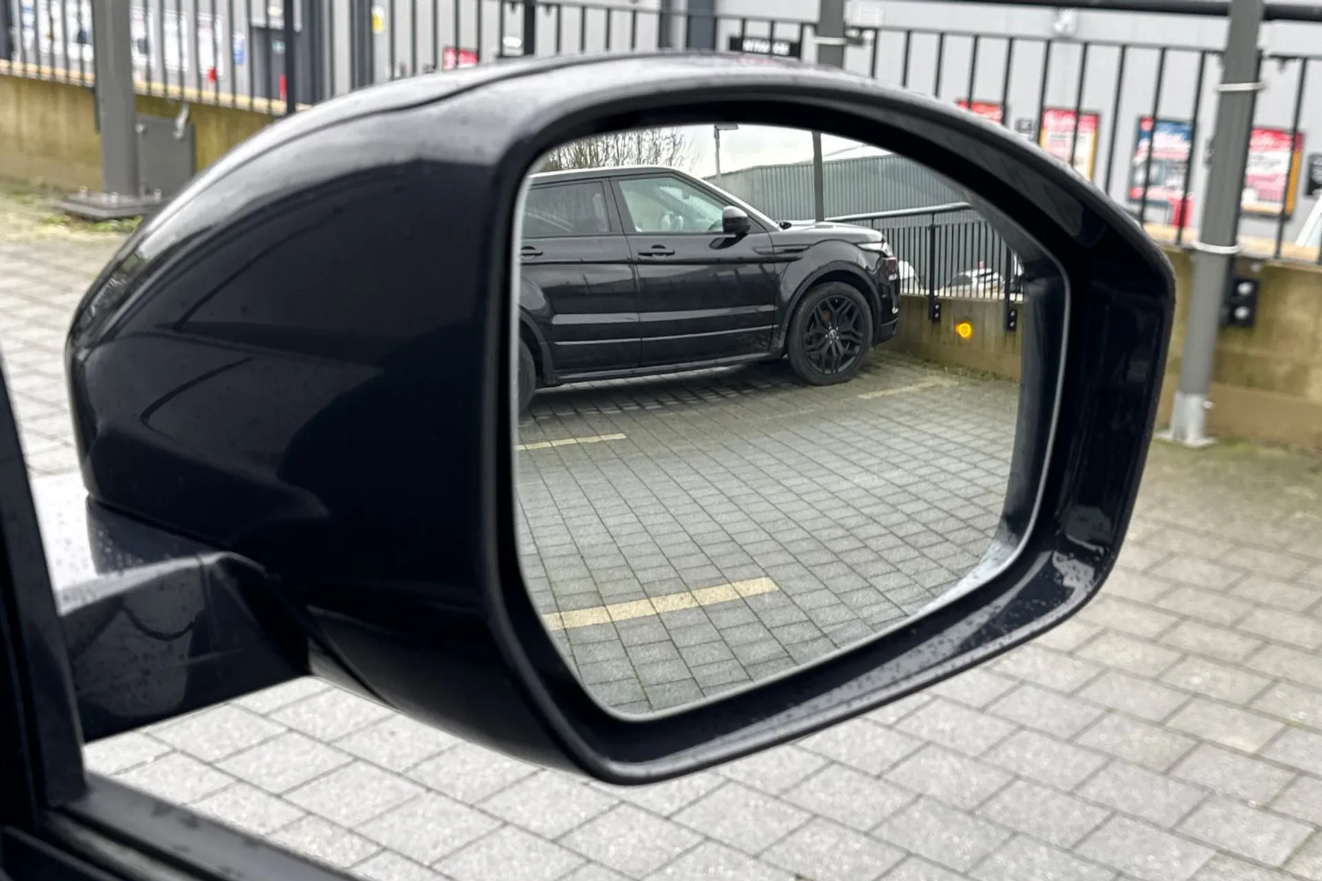 LAND ROVER DISCOVERY SPORT thumbnail image number 23