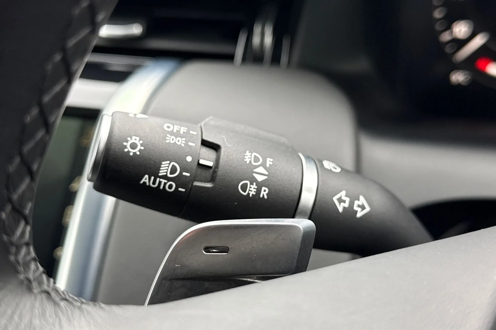 LAND ROVER DISCOVERY SPORT thumbnail image number 61