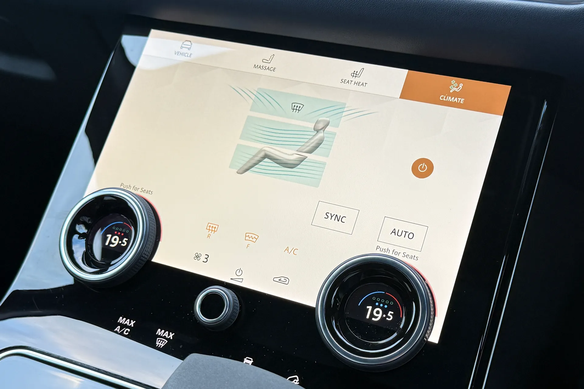 LAND ROVER RANGE ROVER VELAR thumbnail image number 29