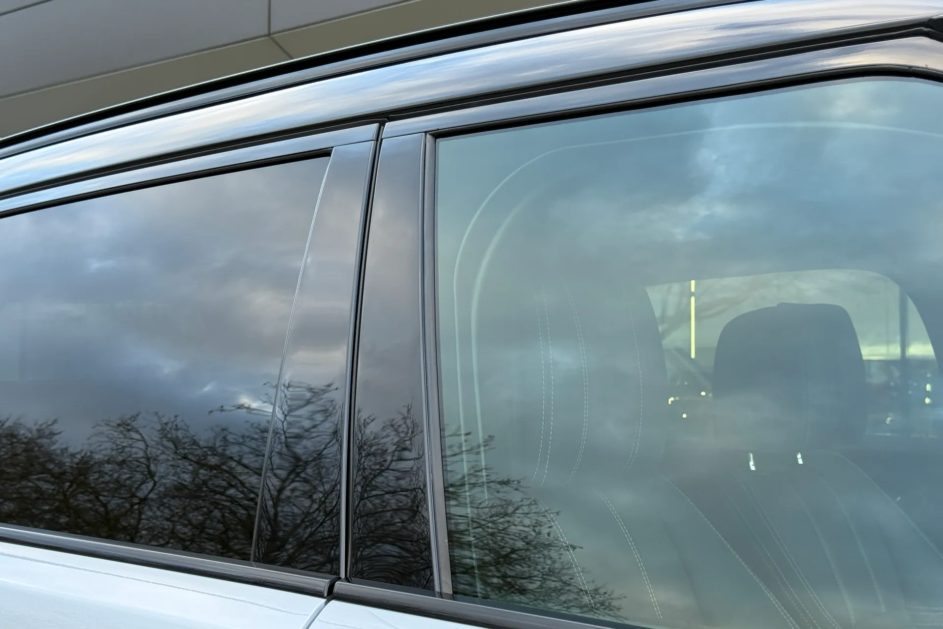 LAND ROVER RANGE ROVER VELAR thumbnail image number 19