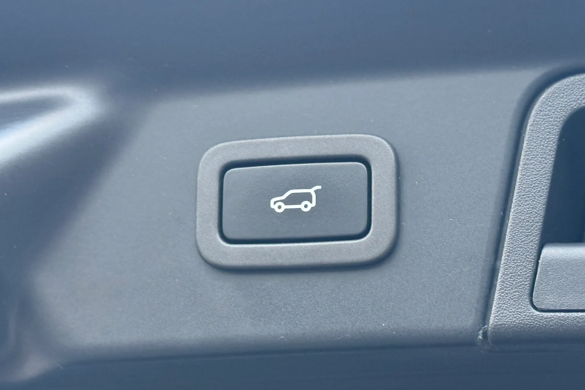 LAND ROVER RANGE ROVER VELAR thumbnail image number 36