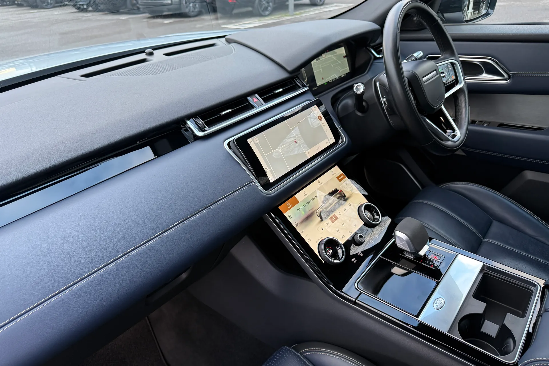 LAND ROVER RANGE ROVER VELAR thumbnail image number 47