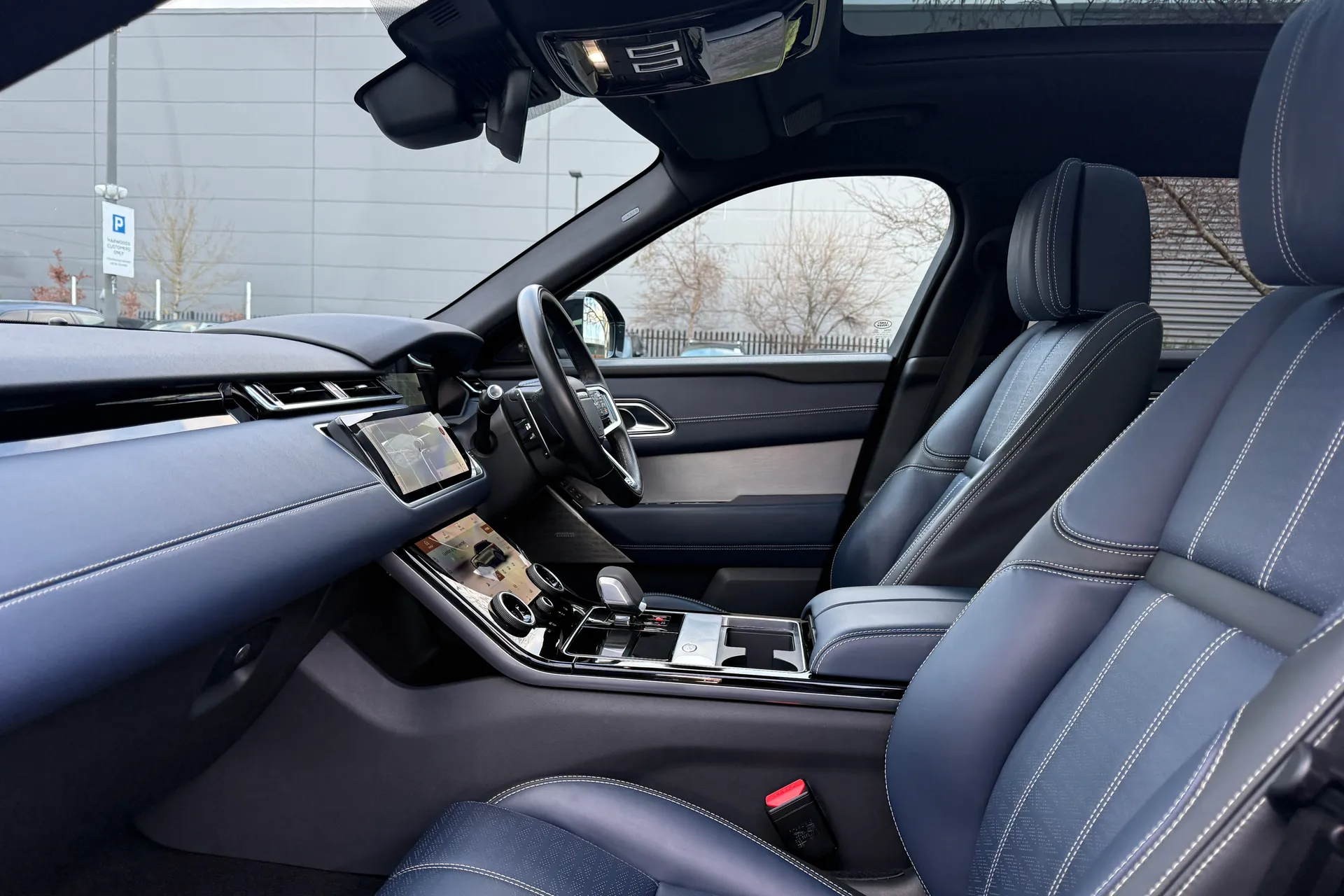 LAND ROVER RANGE ROVER VELAR thumbnail image number 48