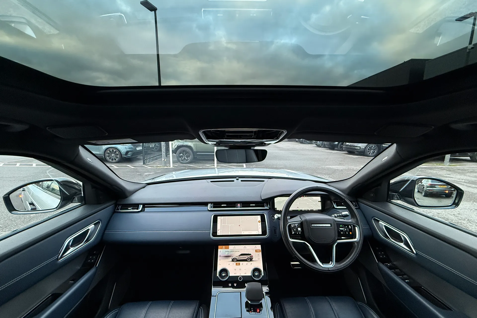 LAND ROVER RANGE ROVER VELAR thumbnail image number 3