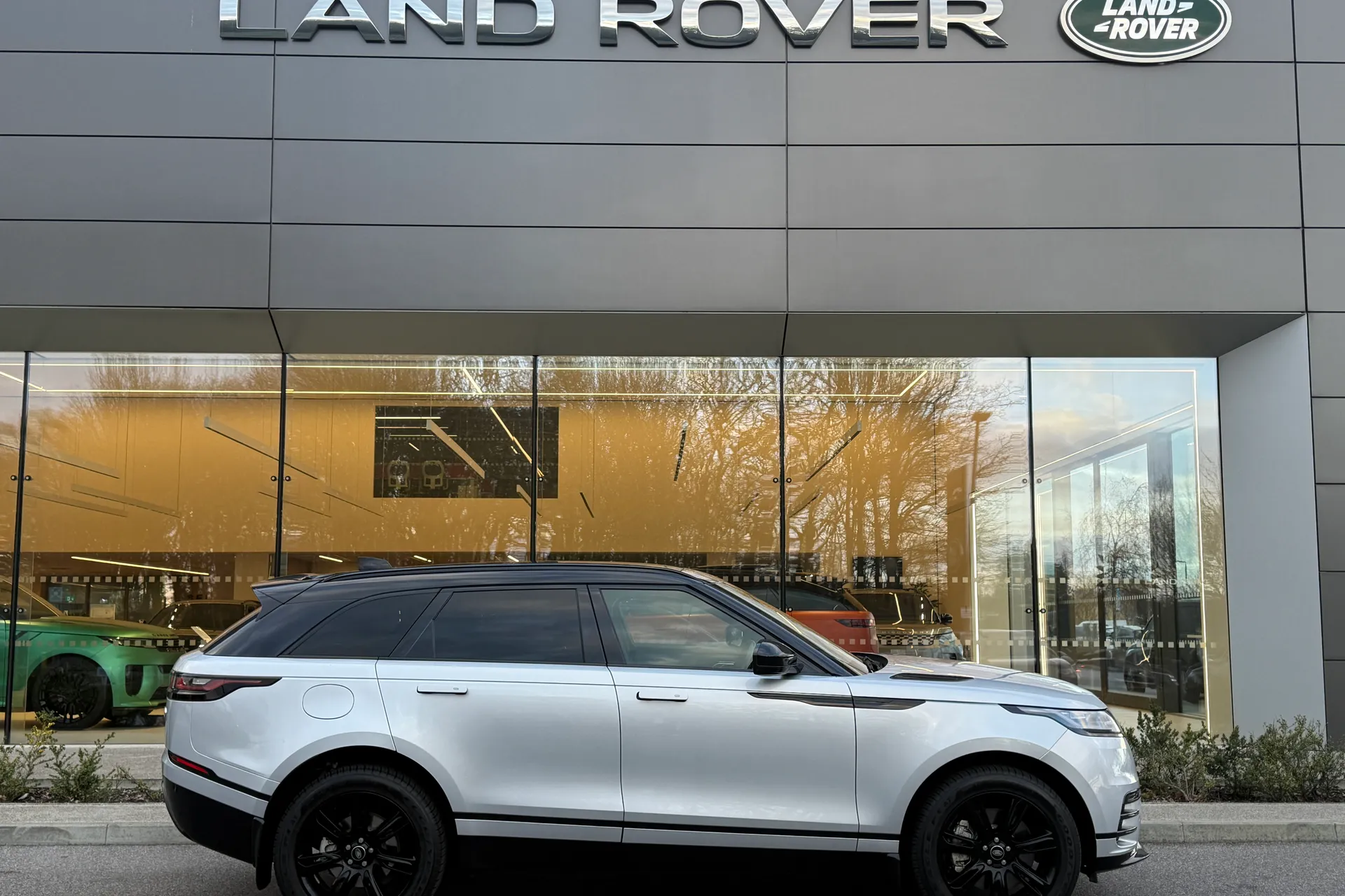 LAND ROVER RANGE ROVER VELAR thumbnail image number 2