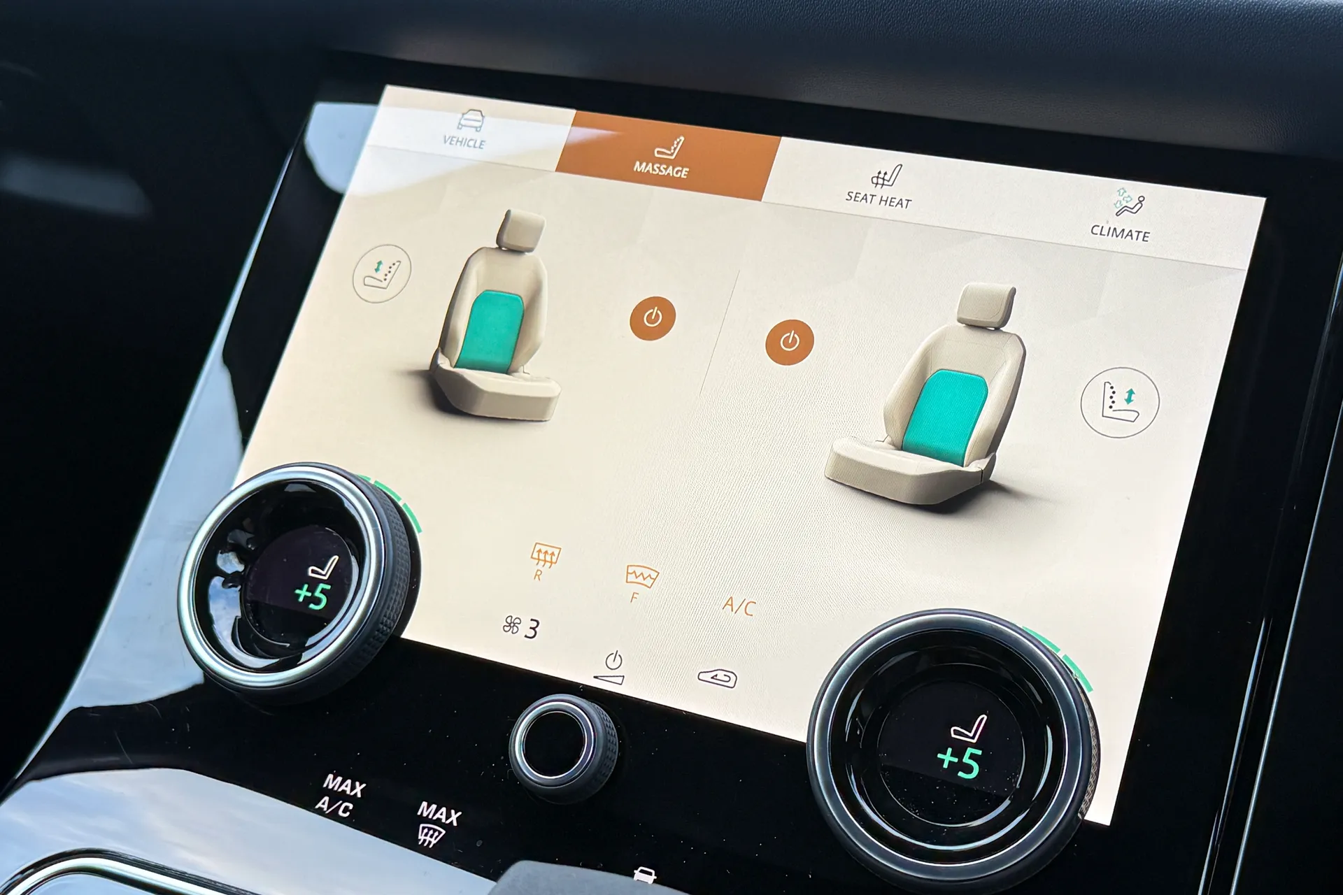 LAND ROVER RANGE ROVER VELAR thumbnail image number 31