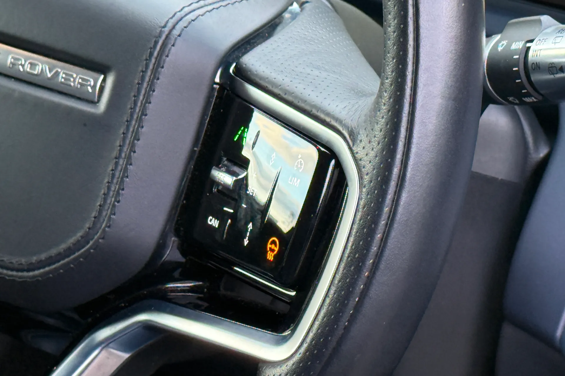 LAND ROVER RANGE ROVER VELAR thumbnail image number 50