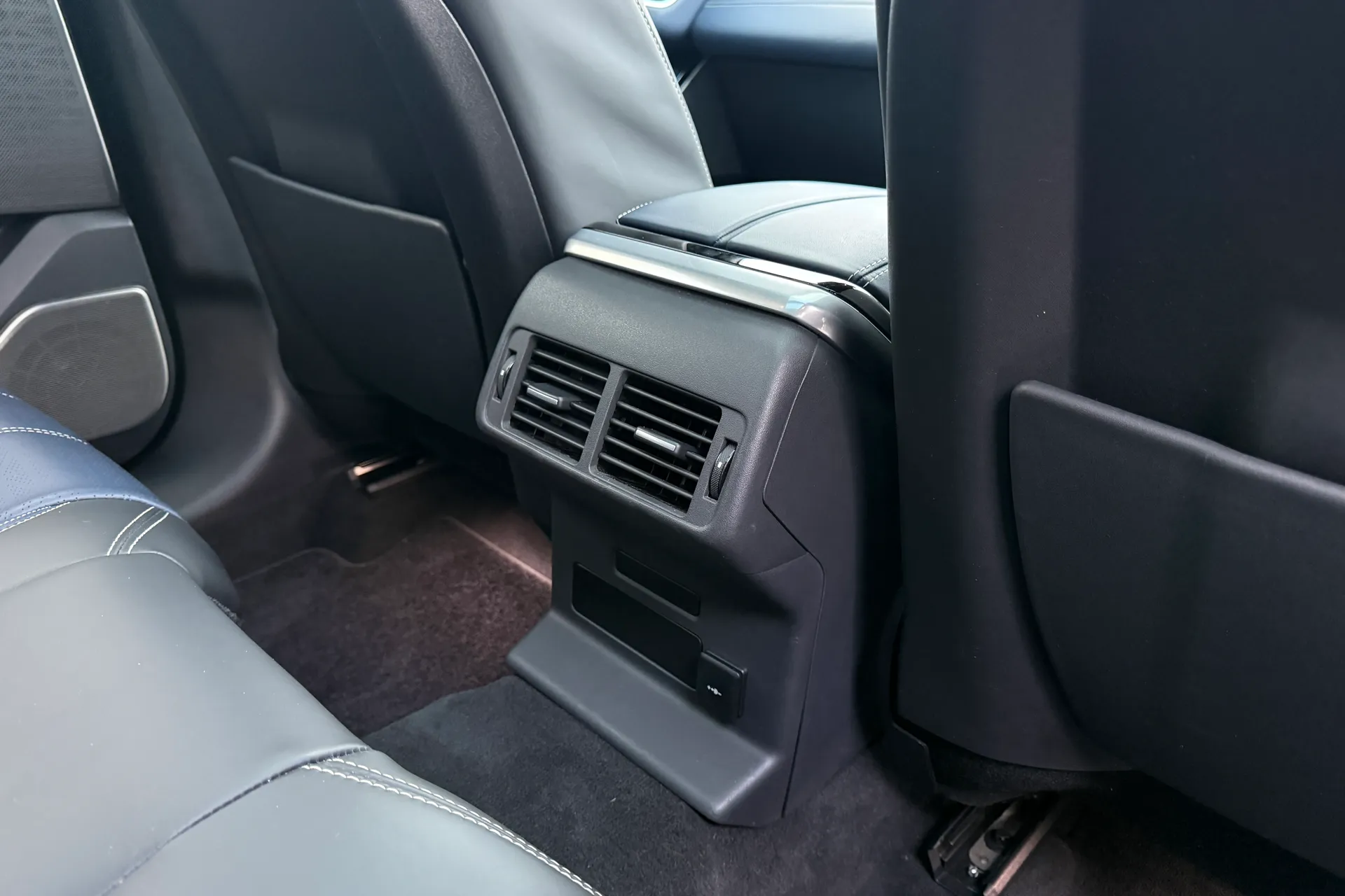 LAND ROVER RANGE ROVER VELAR thumbnail image number 42