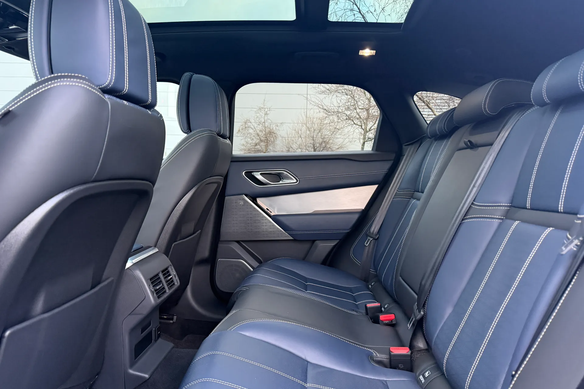 LAND ROVER RANGE ROVER VELAR thumbnail image number 43