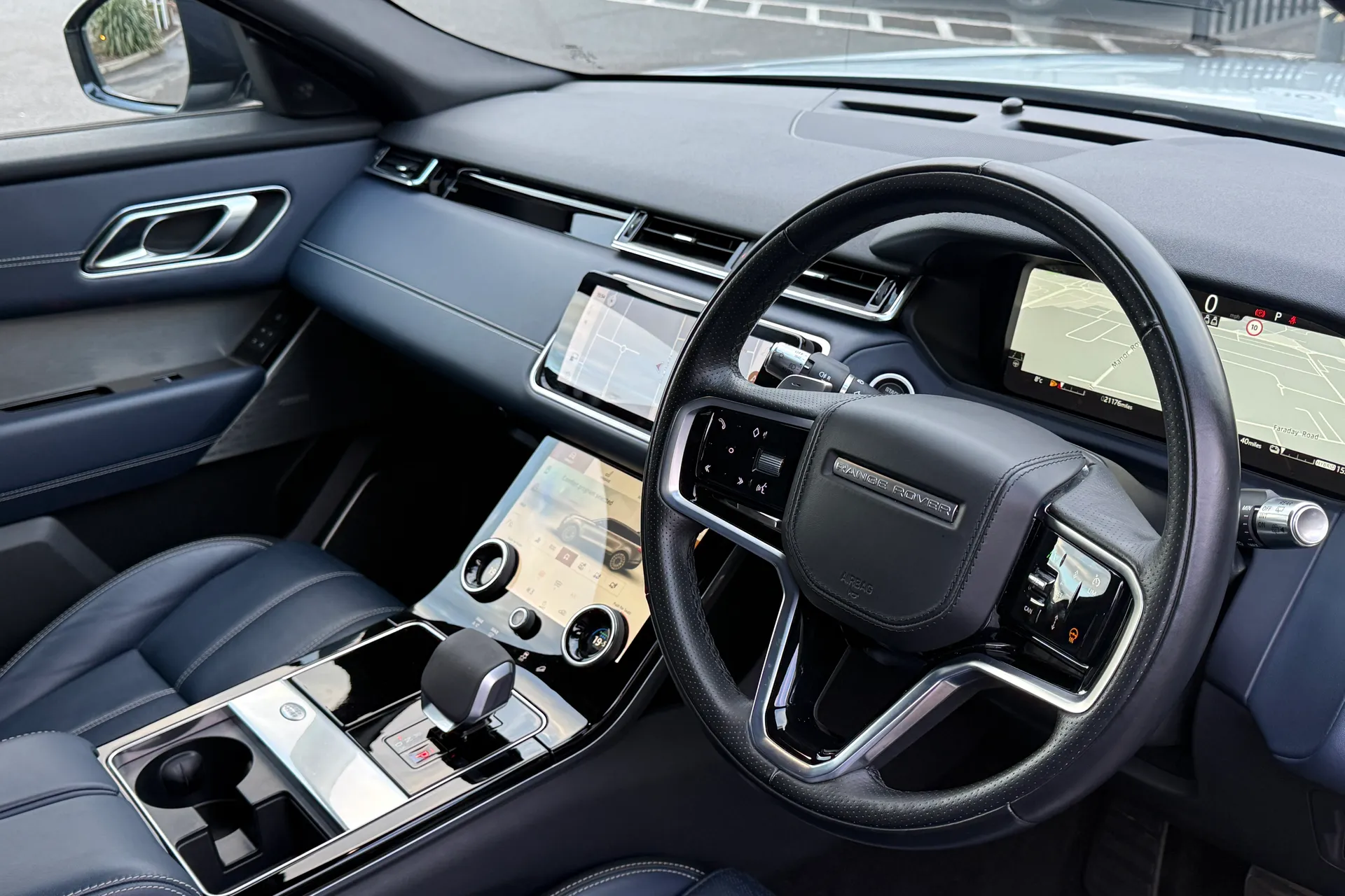 LAND ROVER RANGE ROVER VELAR thumbnail image number 46