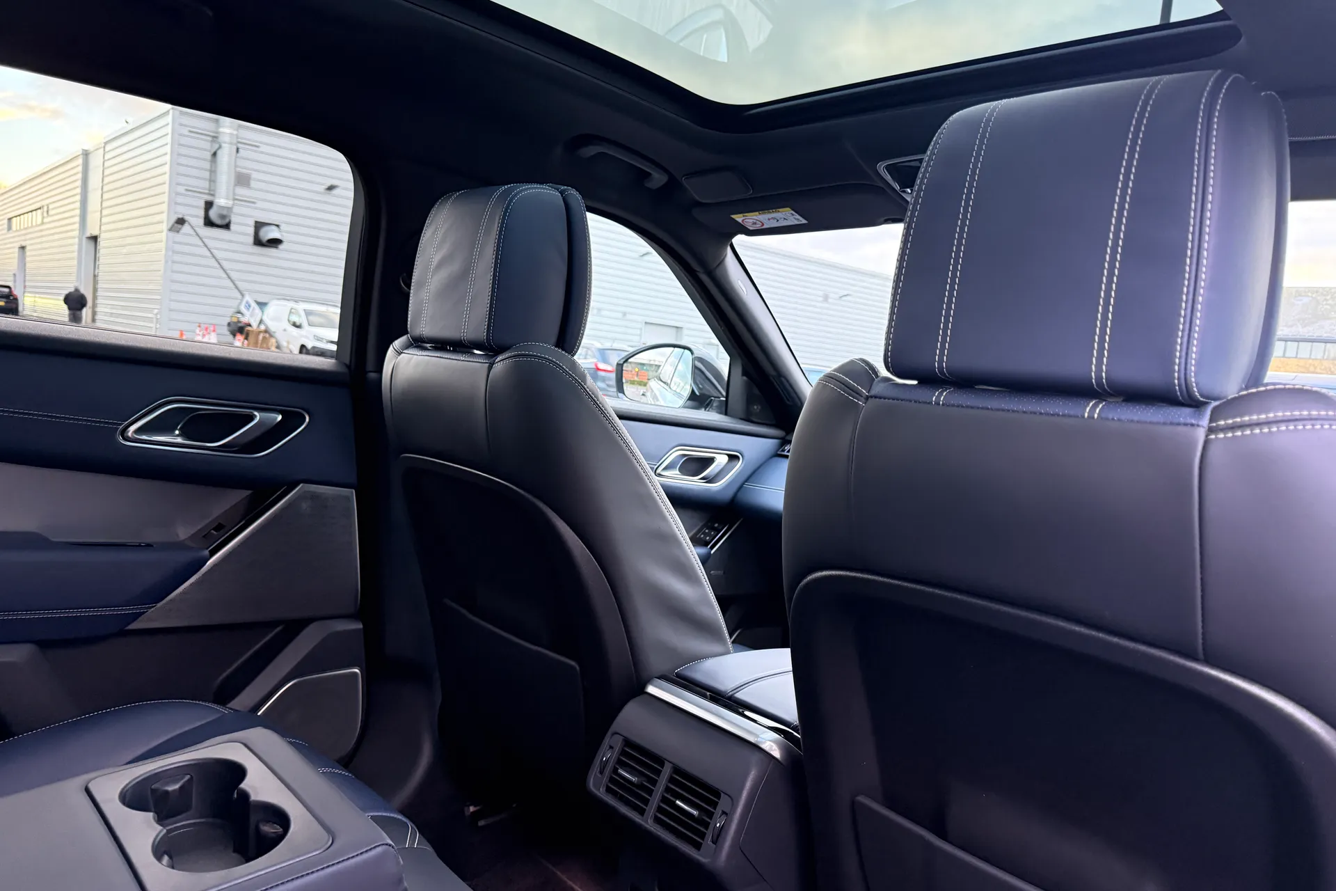 LAND ROVER RANGE ROVER VELAR thumbnail image number 41