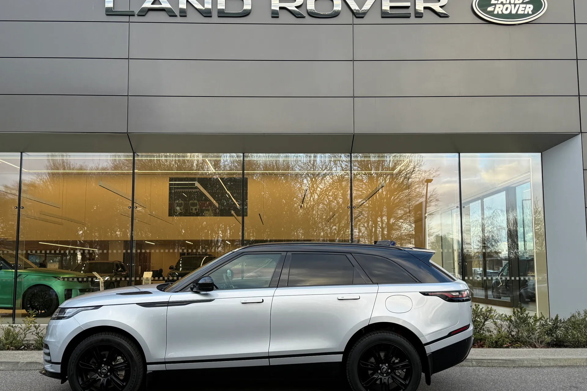 LAND ROVER RANGE ROVER VELAR thumbnail image number 9