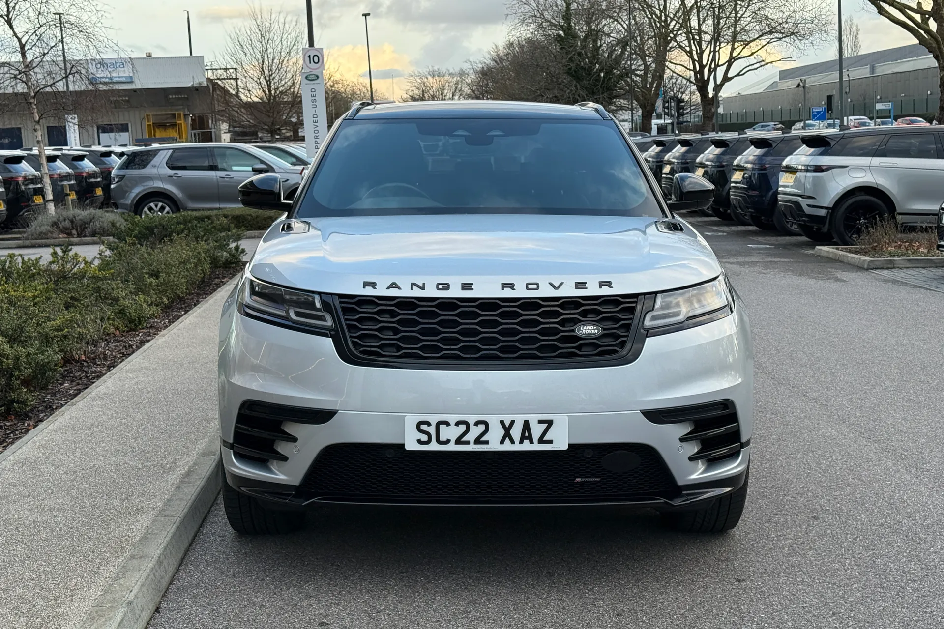 LAND ROVER RANGE ROVER VELAR thumbnail image number 16