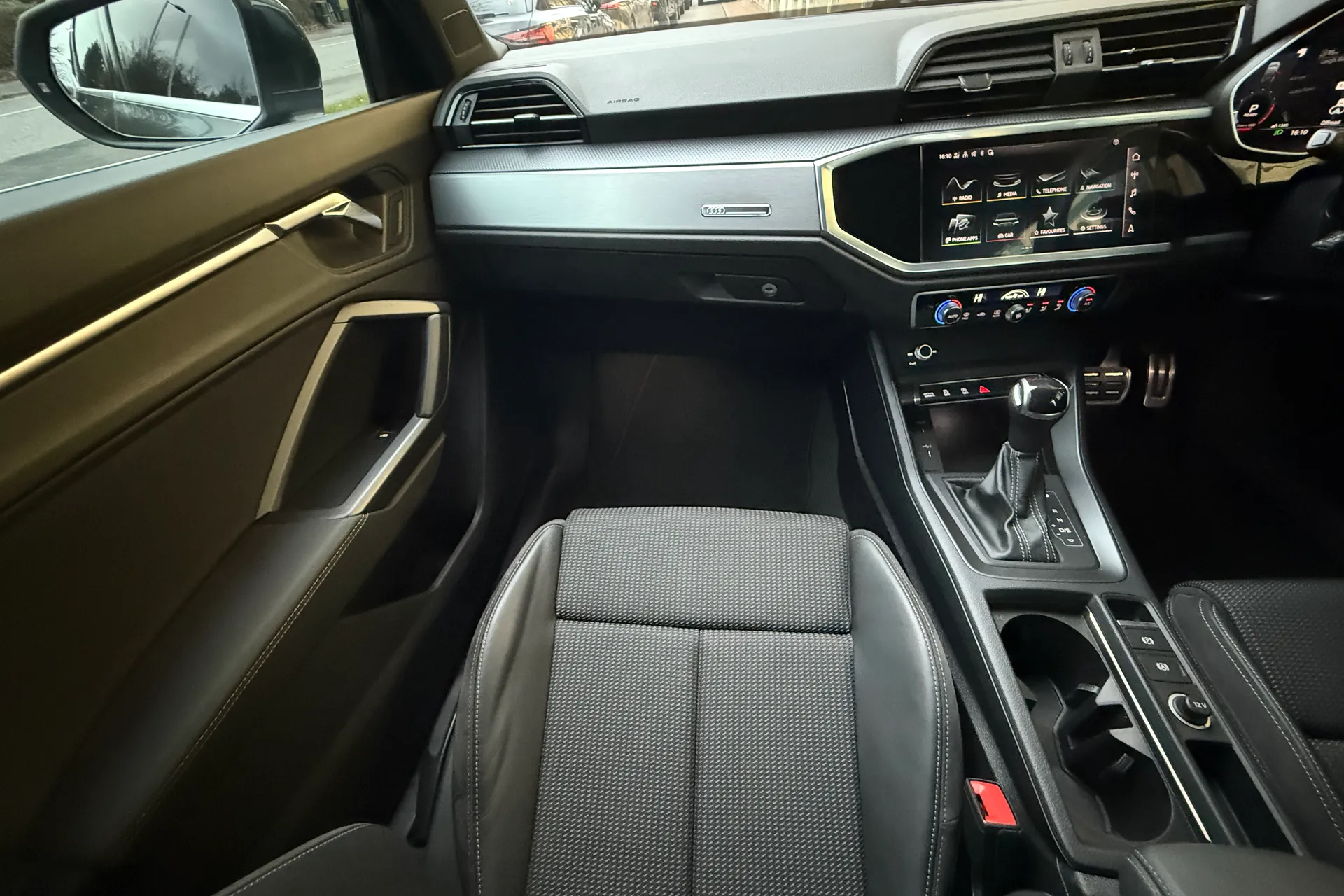 Audi Q3 thumbnail image number 37