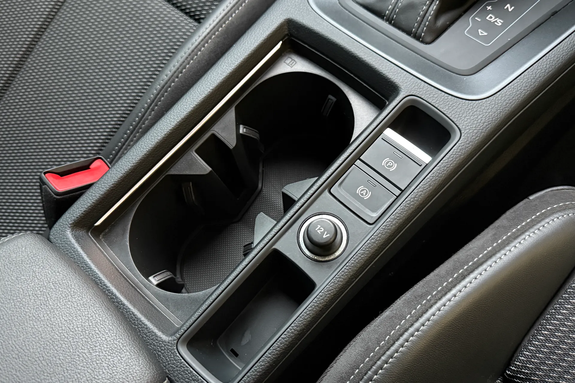 Audi Q3 thumbnail image number 27