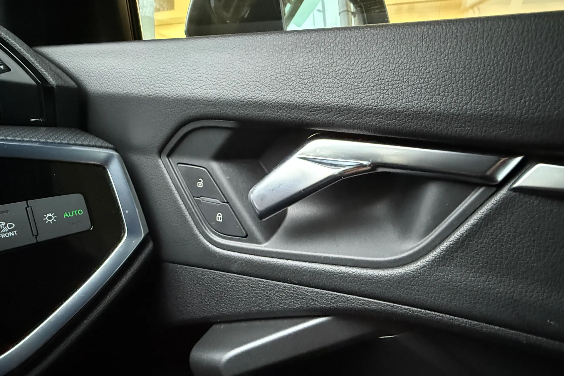 Audi Q3 thumbnail image number 23