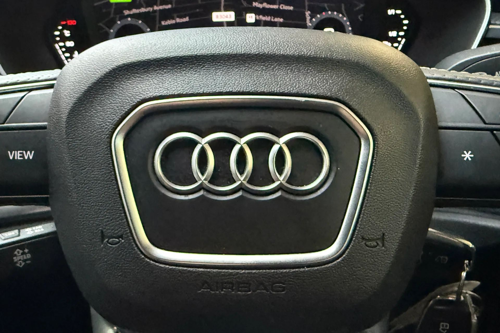 Audi Q3 thumbnail image number 18