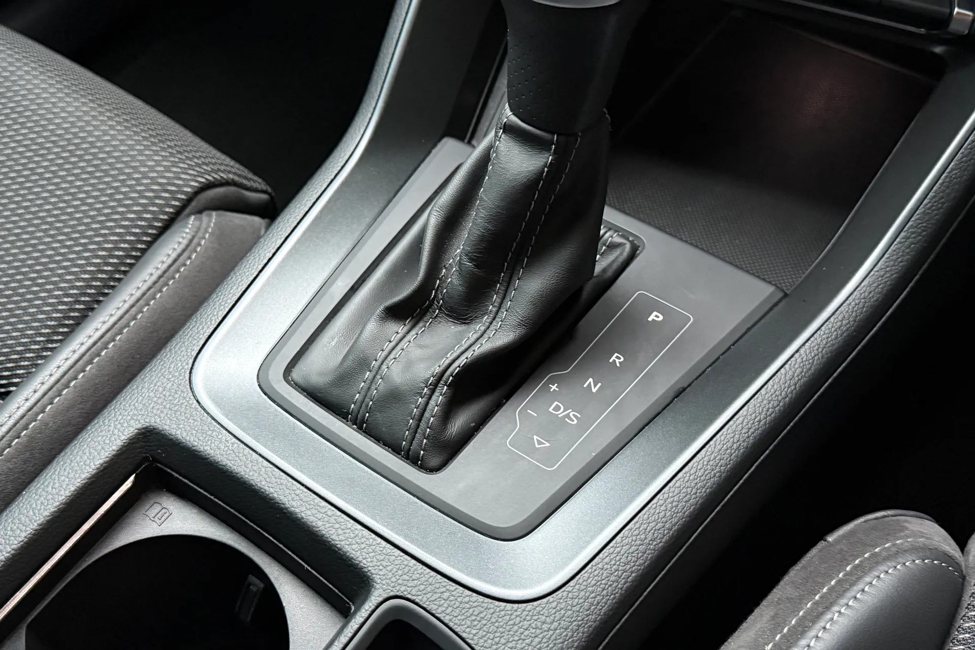 Audi Q3 thumbnail image number 16