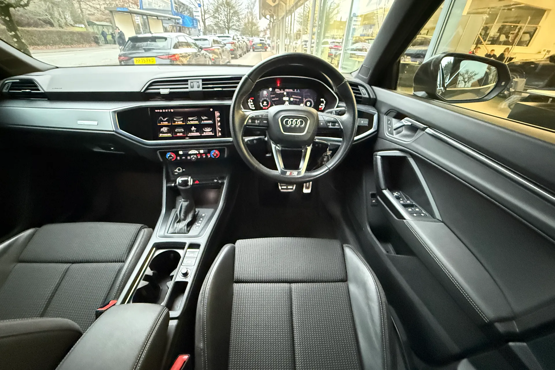 Audi Q3 thumbnail image number 38